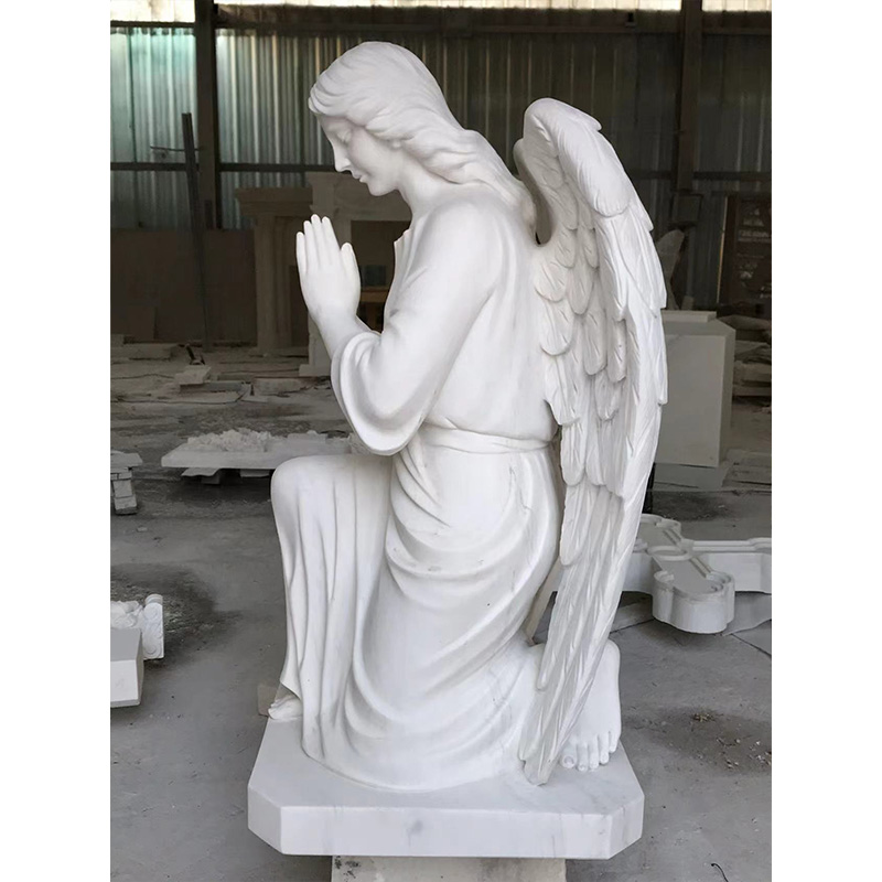 Scultura in marmo personalizzata di un angelo in preghiera