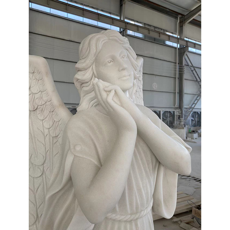 Marmordenkmal mit einem Engel auf Bestellung
