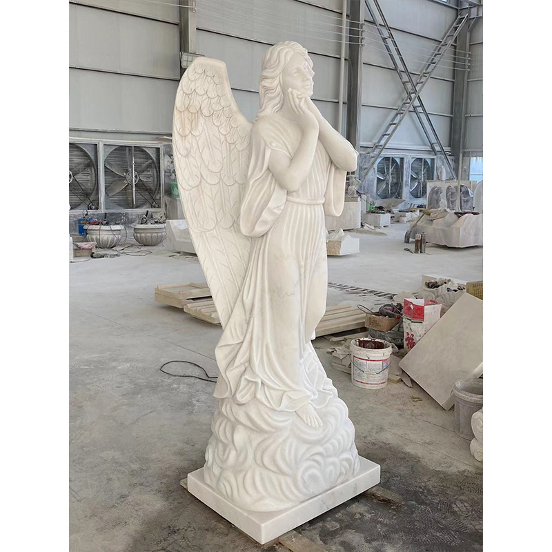 Marmordenkmal mit einem Engel auf Bestellung