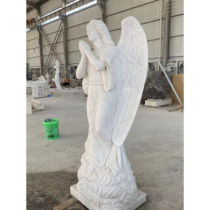 Marmordenkmal mit einem Engel auf Bestellung