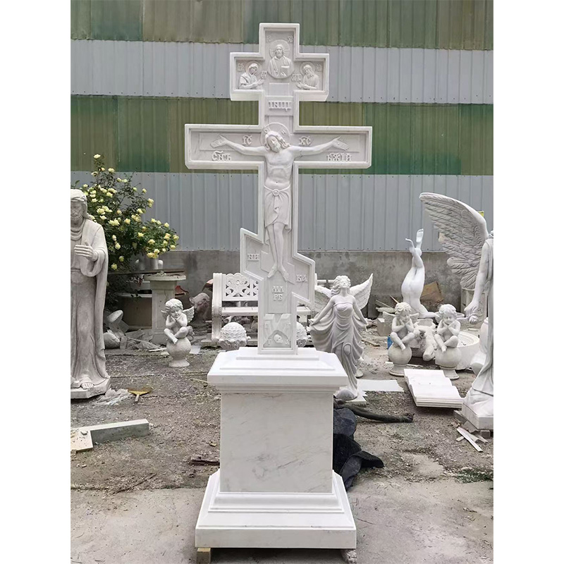 Marmordenkmal mit Kreuz- und Engelsschnitzerei auf Bestellung