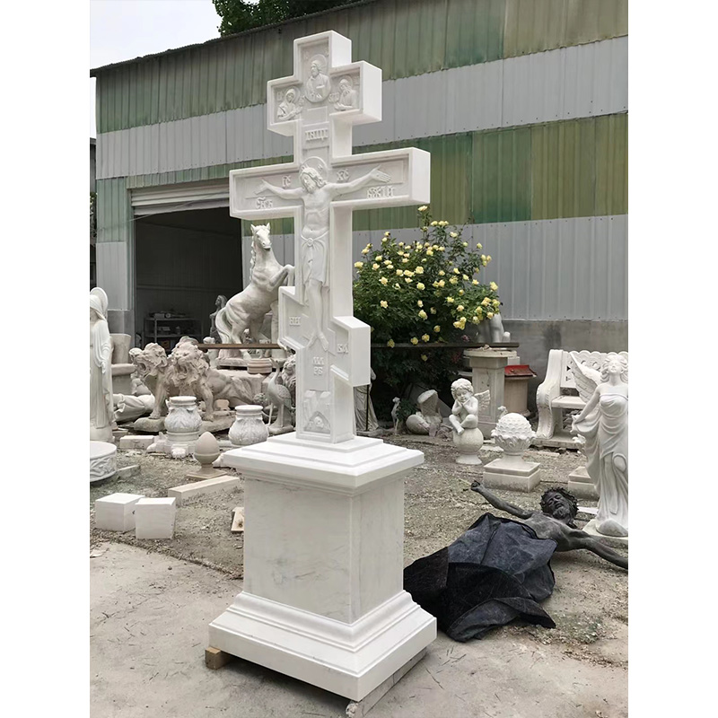 Marmordenkmal mit Kreuz- und Engelsschnitzerei auf Bestellung