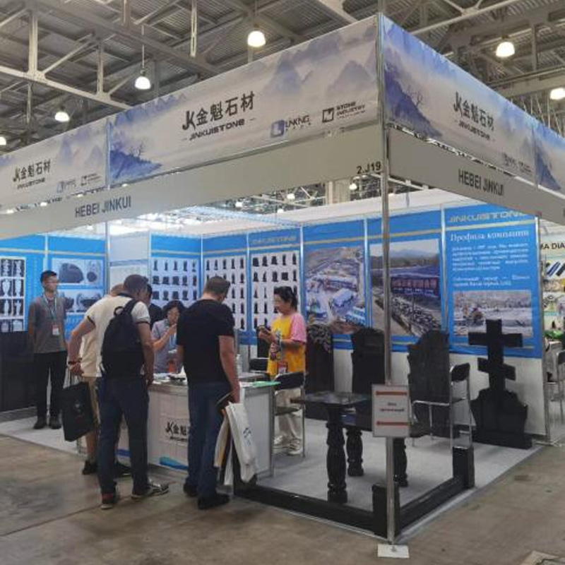 Participação em exposições de pedras russas
