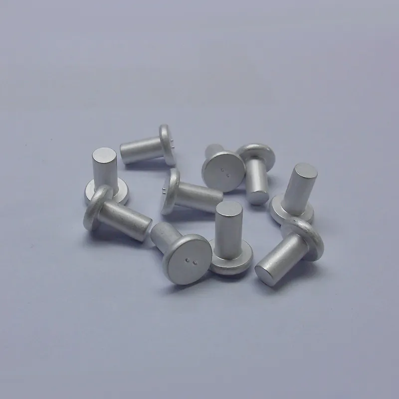 Заклёпка с плоской головкой