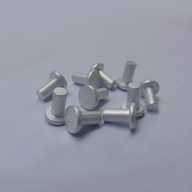 Заклёпка с плоской головкой