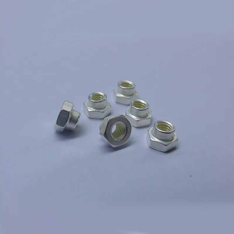 Самоконтрящиеся гайки шестигранные