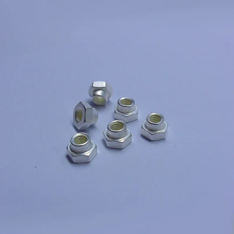 Самоконтрящиеся гайки шестигранные