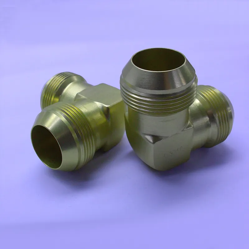 Угловой фитинг под развальцовку девяносто градусов