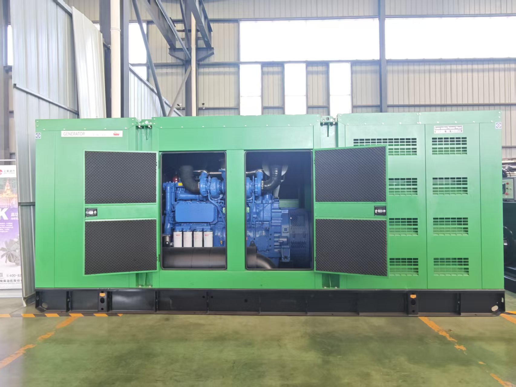 Бесшумная генераторная установка ООО Сычуань Вокан Энергетические И Силовые Технологии мощностью 800 кВт Обеспечивает бесшумное электроснабжение в условиях крайних морозов для престижных объектов в России