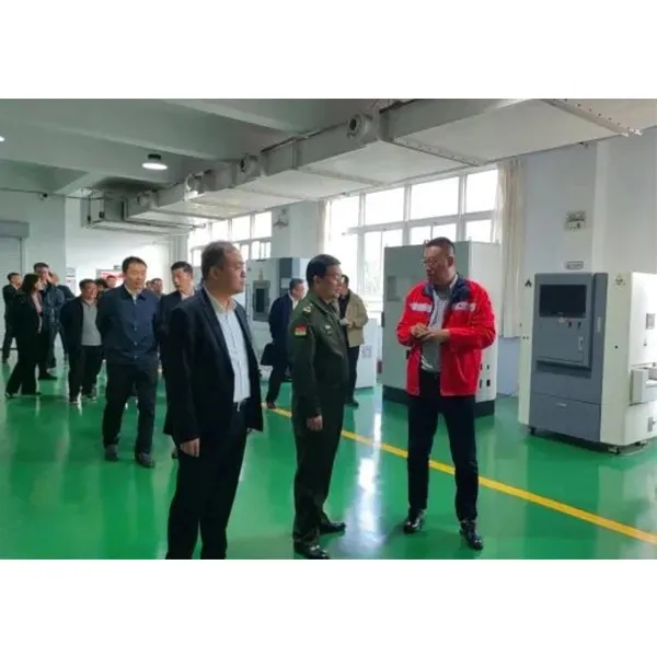 Член комитета партии Лян Пин в аулонскую группу