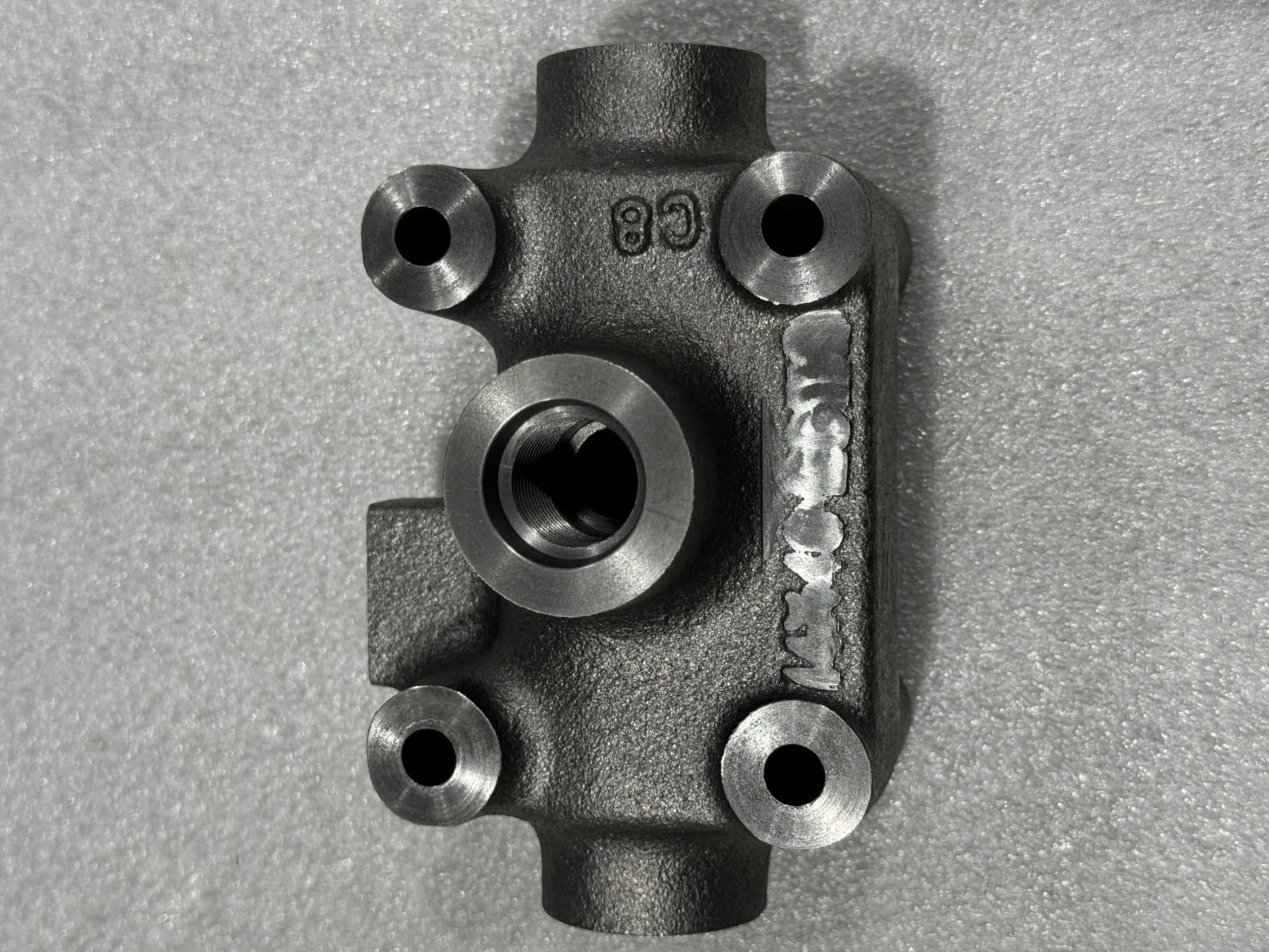 Komatsu 14X – 49 – 13110, корпус клапана