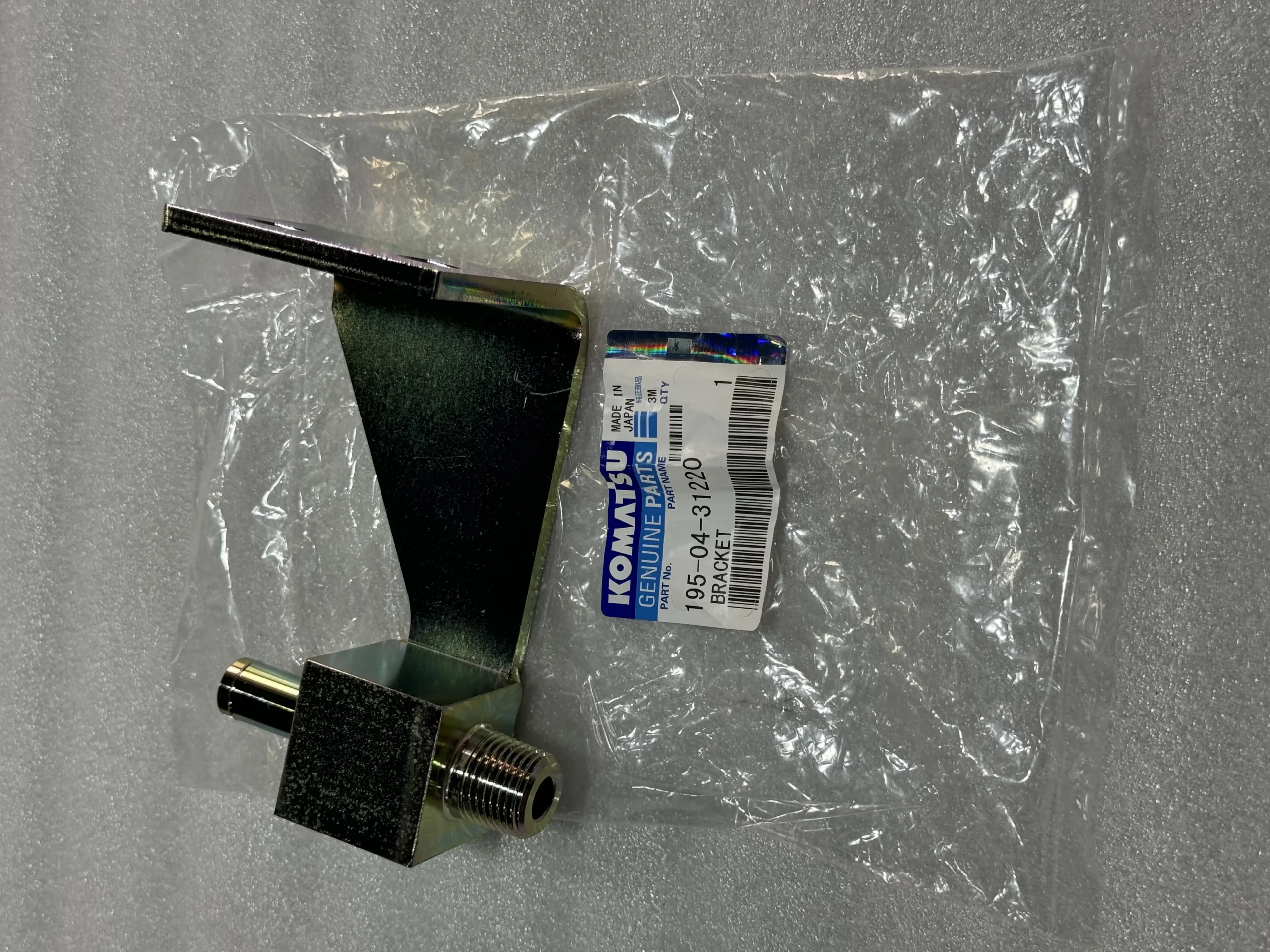 Оригинальный кронштейн Komatsu 195 – 04 – 31220