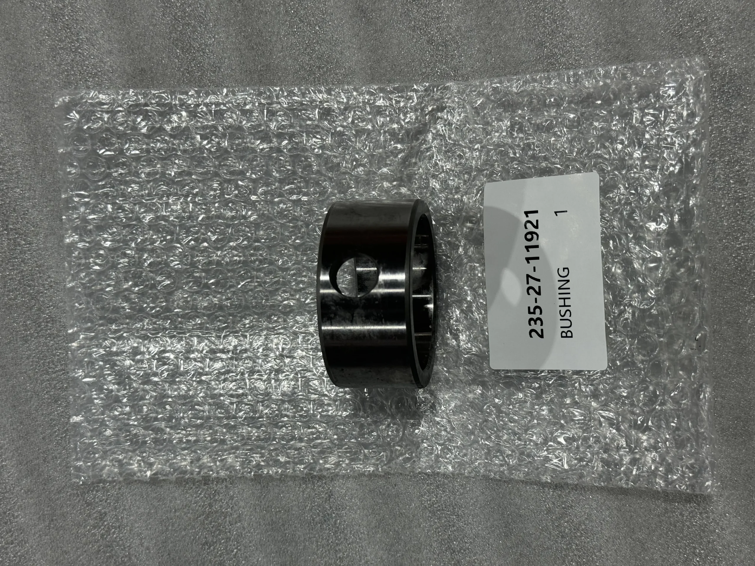 Оригинальная втулка грейдера Komatsu GD825A 235 – 27 – 11921