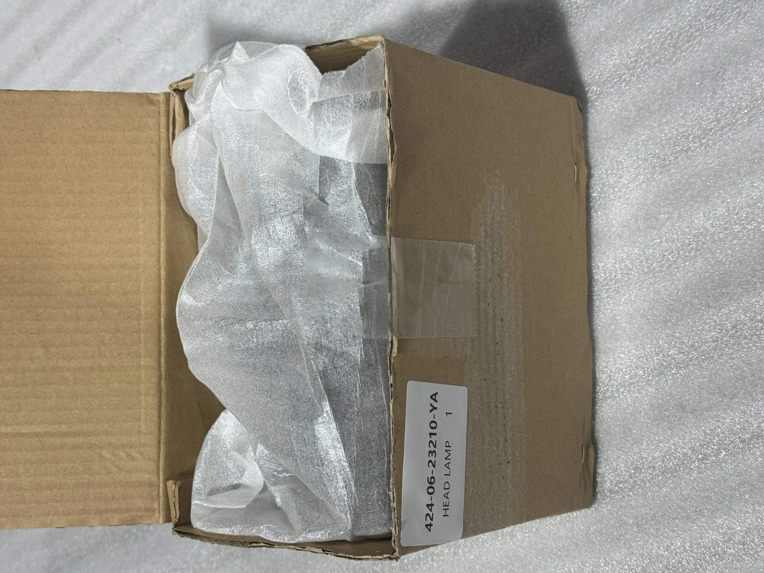 Оригинальные фары Komatsu 424 – 06 – 2321