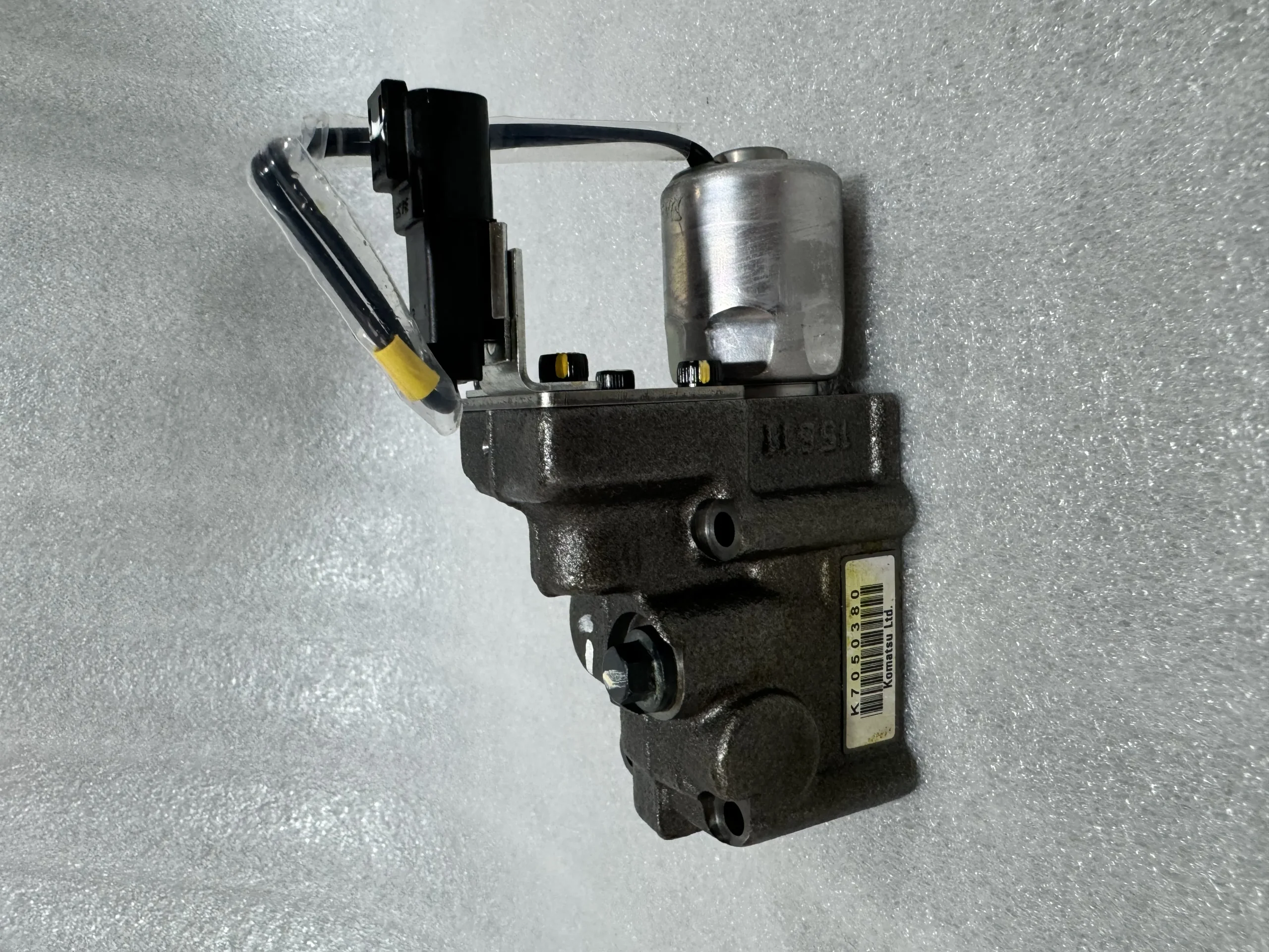 Оригинальный клапан управления Komatsu 56D – 15 – 35800