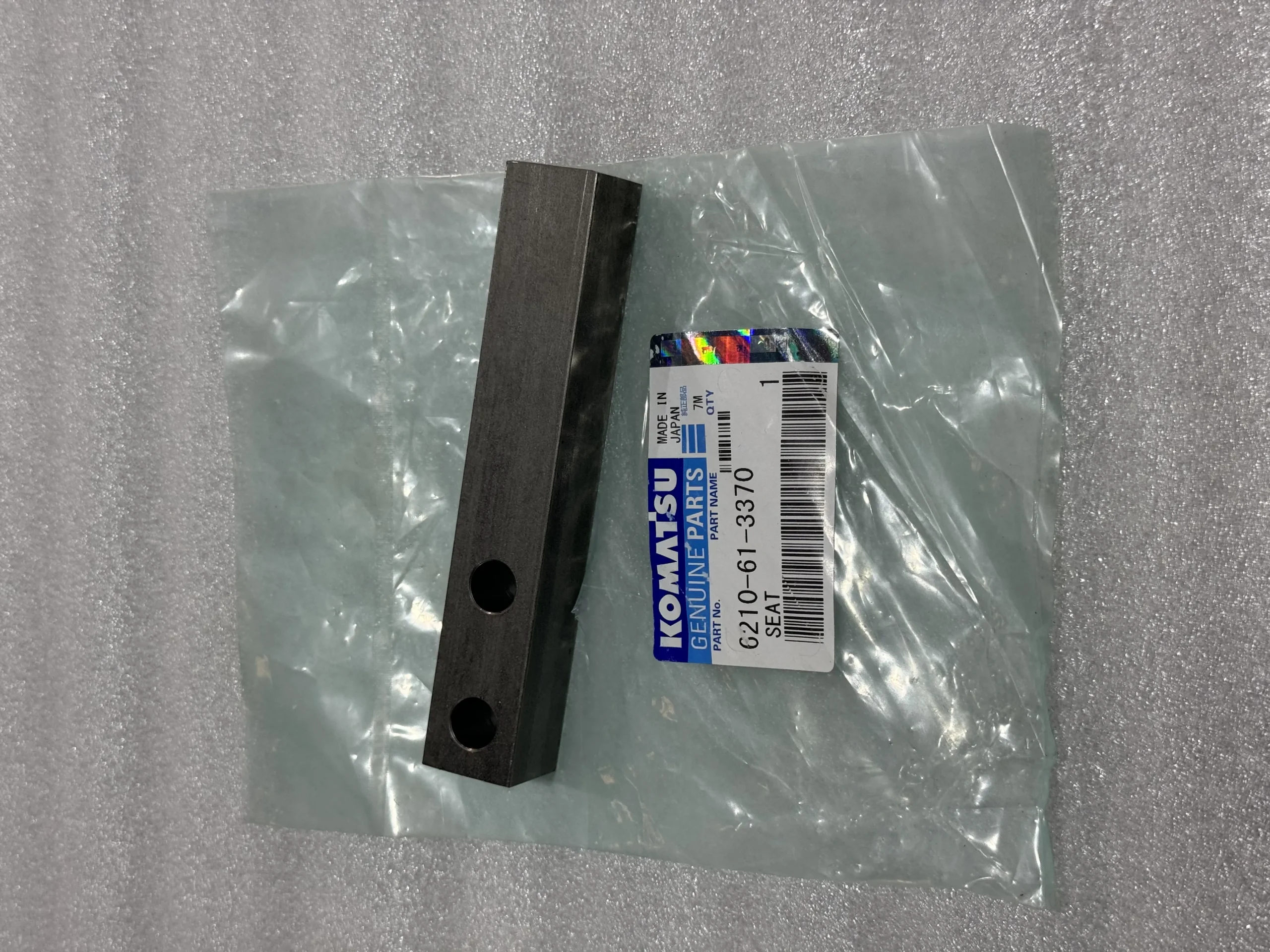 Оригинальные запасные части Komatsu 6210 – 61 – 3370 SEAT (Komatsu)