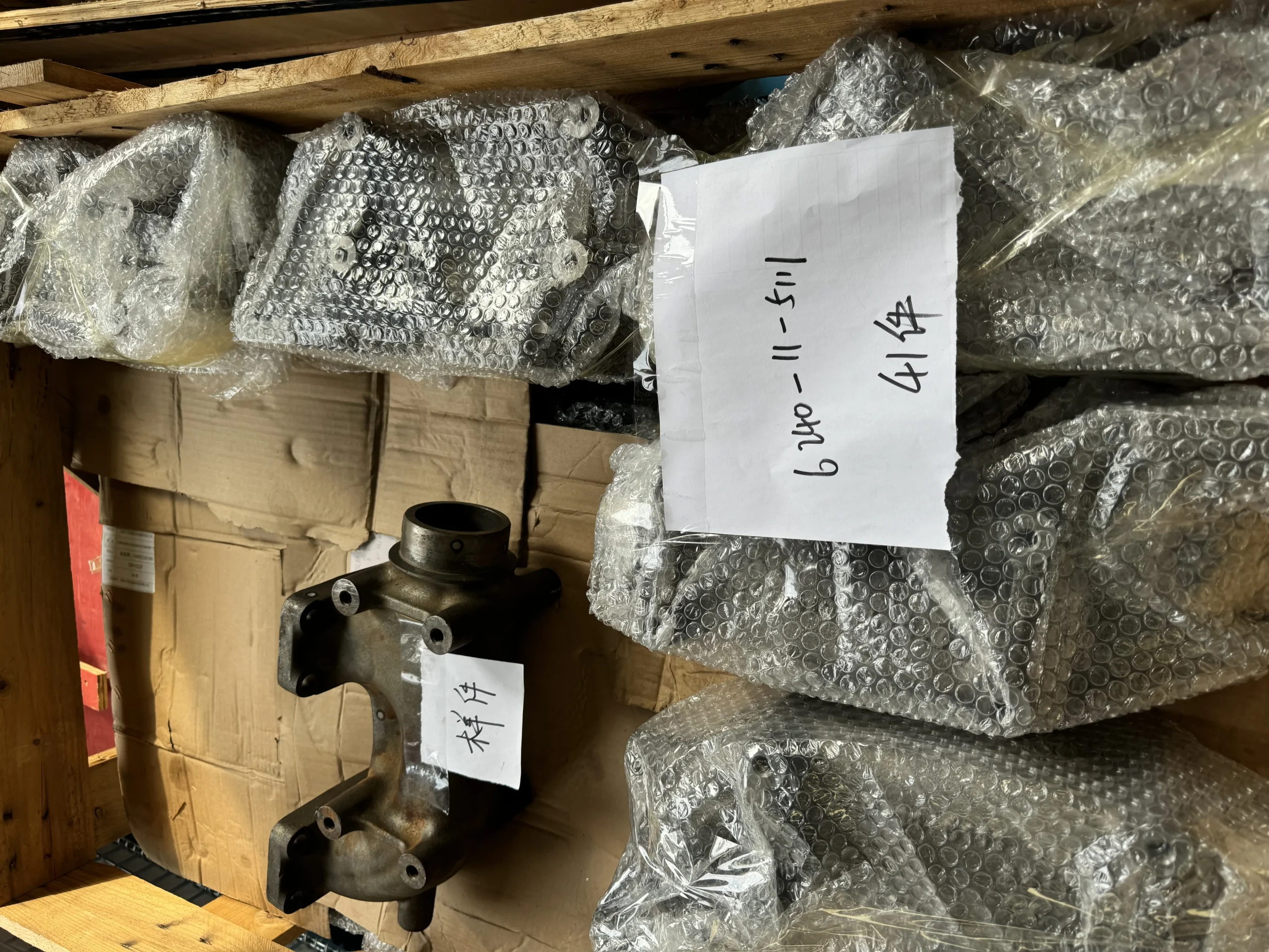 Трубки выхлопных коллекторов оригинальных двигателей Komatsu 6240 – 11 – 5110