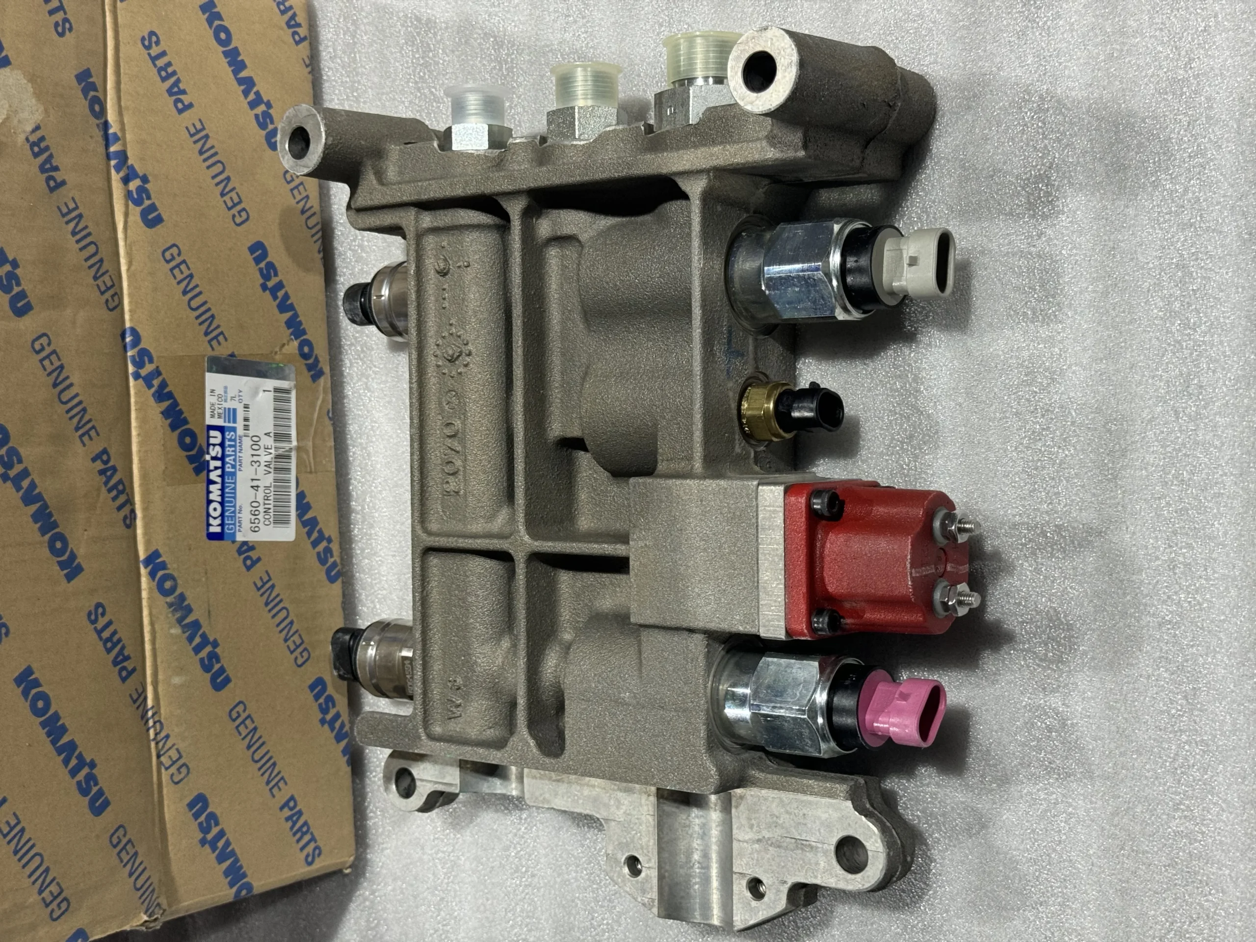 Оригинальный двигатель Komatsu SA6d170e – 3A – 7 Управляющий клапан 6560 – 41 – 3100