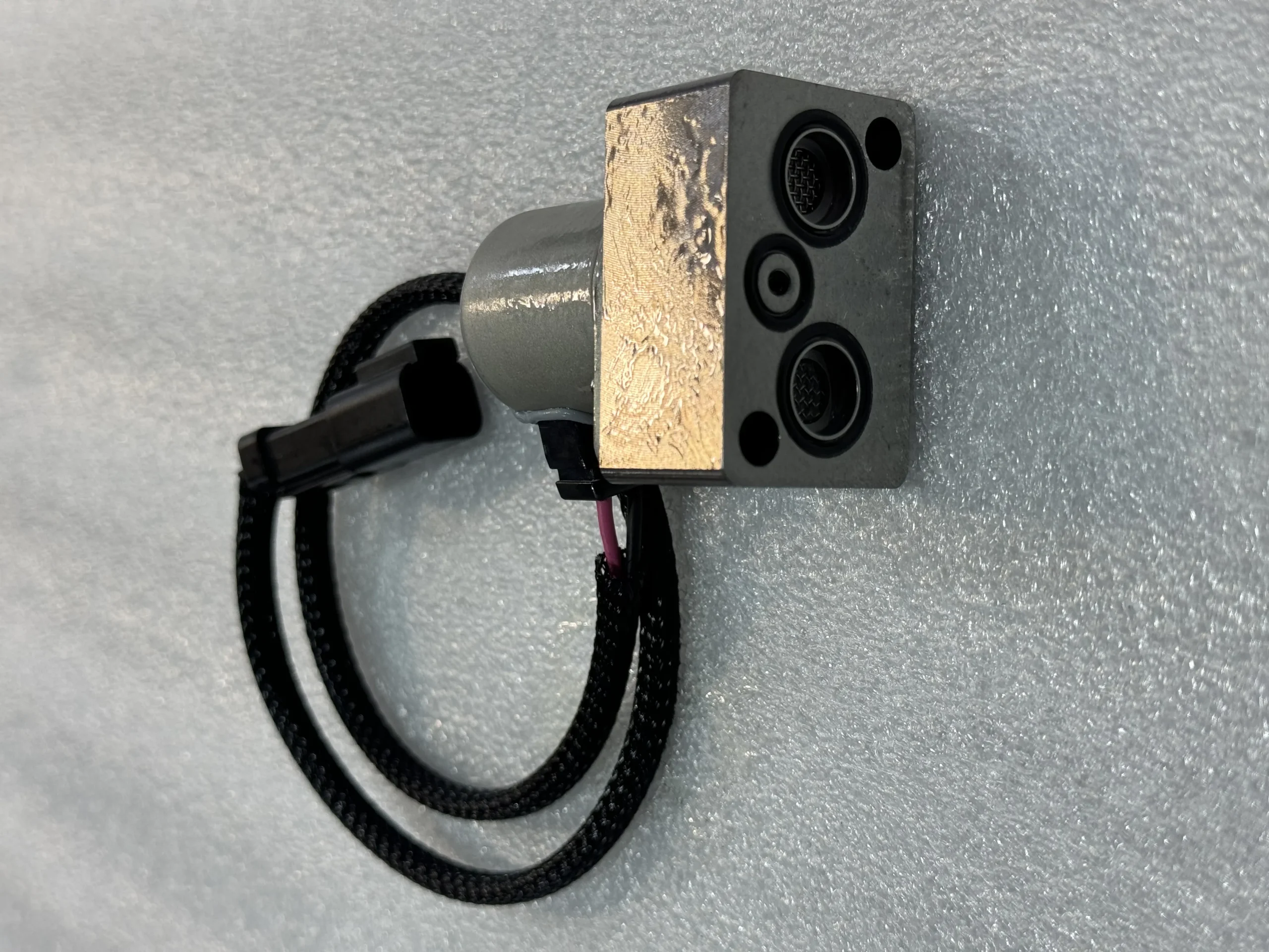 Оригинальный направляющий клапан Komatsu 702 – 21 – 57400