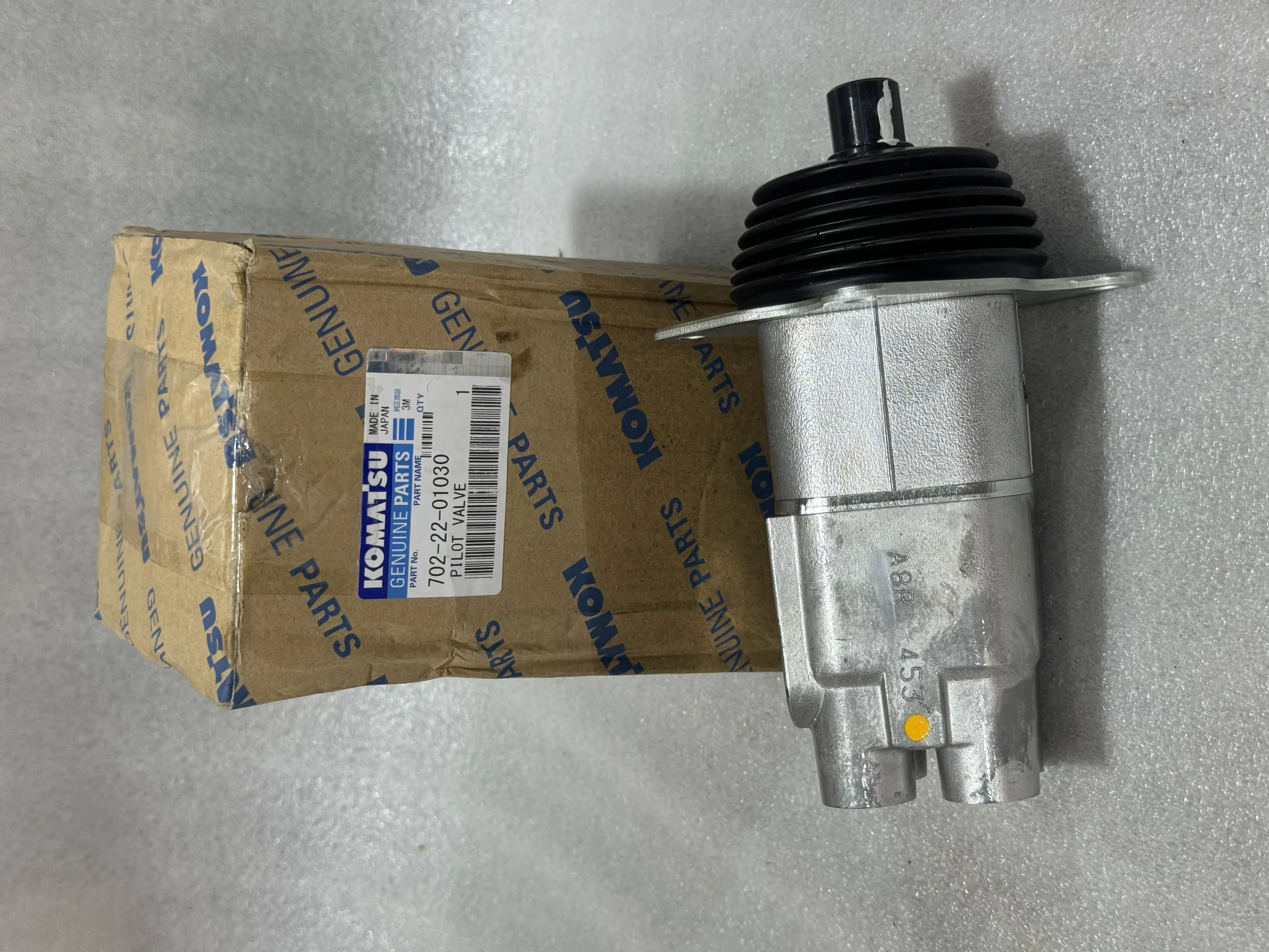 Клапан управления ручкой Komatsu 702 – 22 – 01030