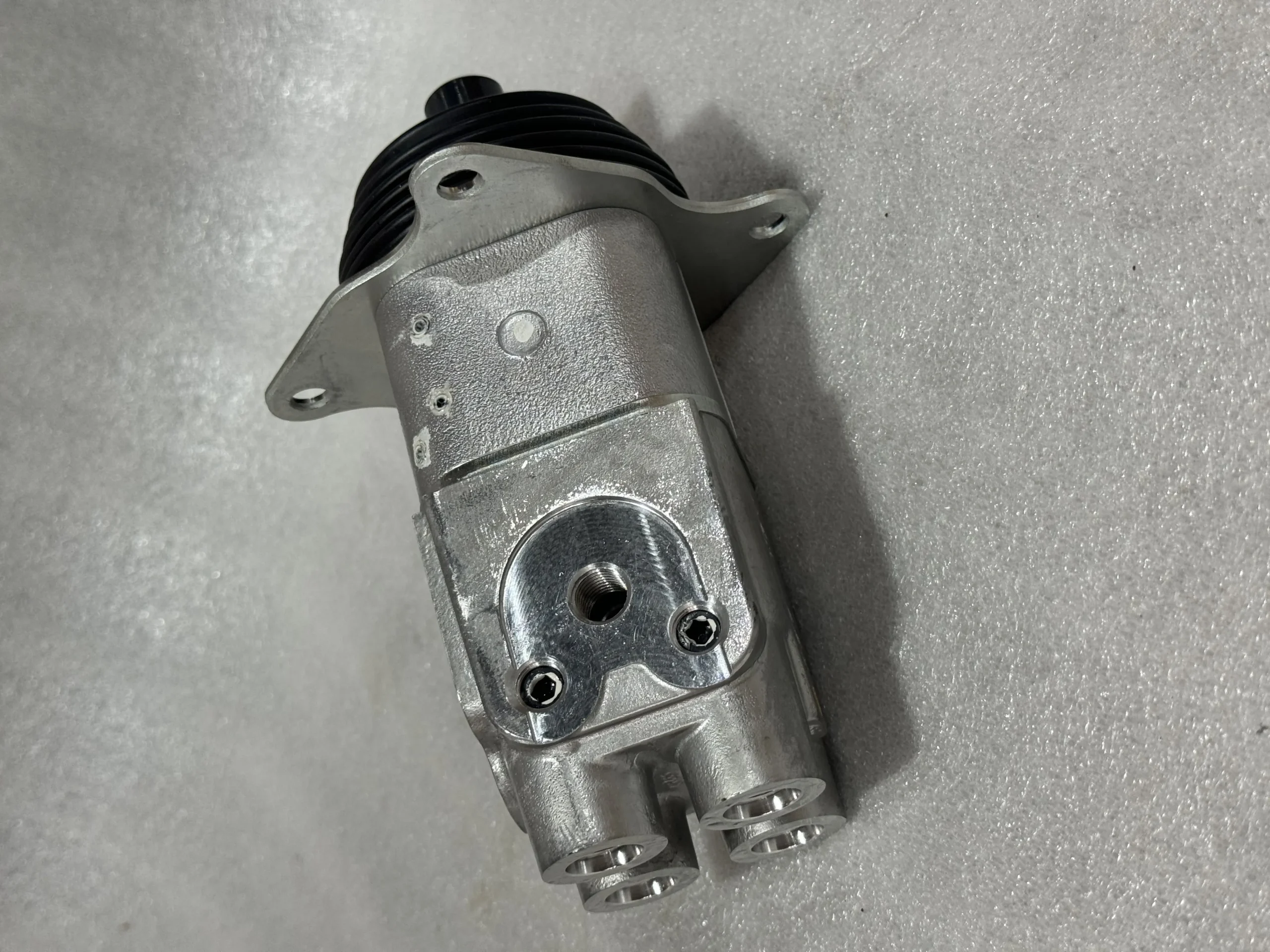 Клапан управления ручкой Komatsu 702 – 22 – 01030