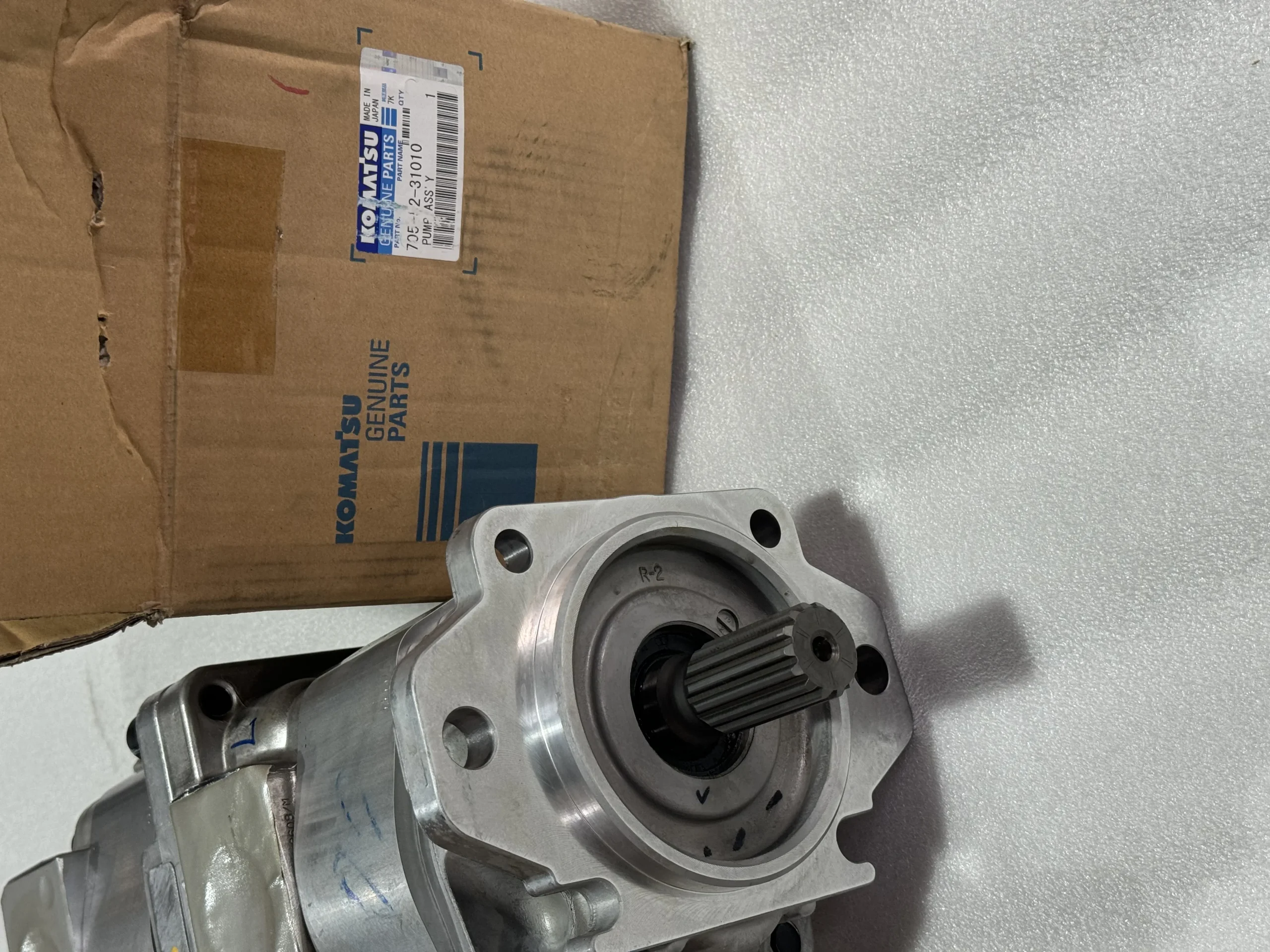 Оригинальный Komatsu 705 – 52 – 31010 HD465 – 5 HD605 – 7