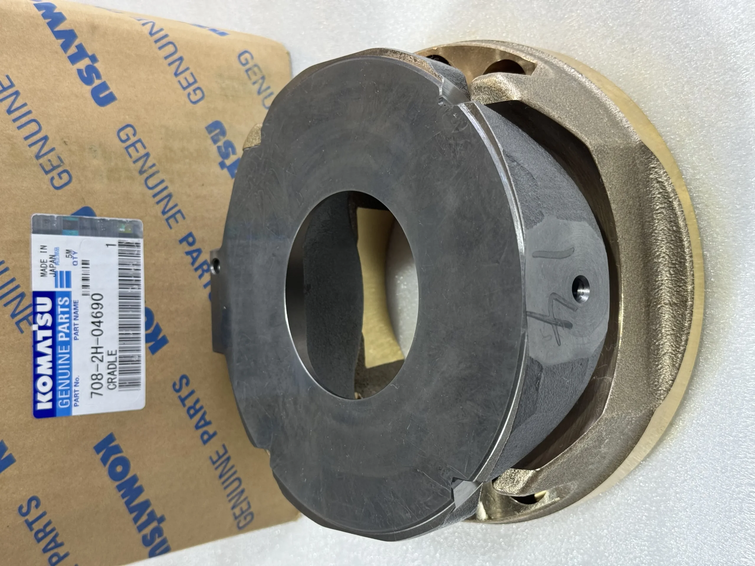 Комацу Оригинальная люлька Komatsu 708 – 2H – 04690