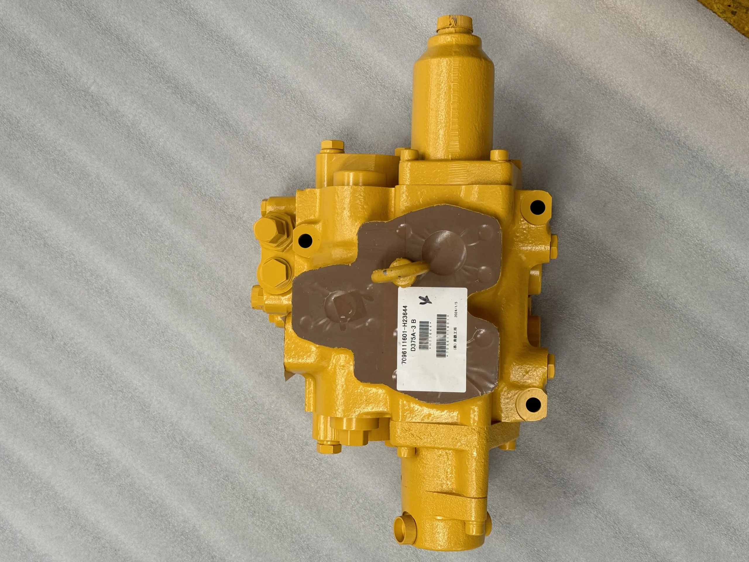 Komatsu D375A – 5 Контрольный клапан 709 – 61 – 11601