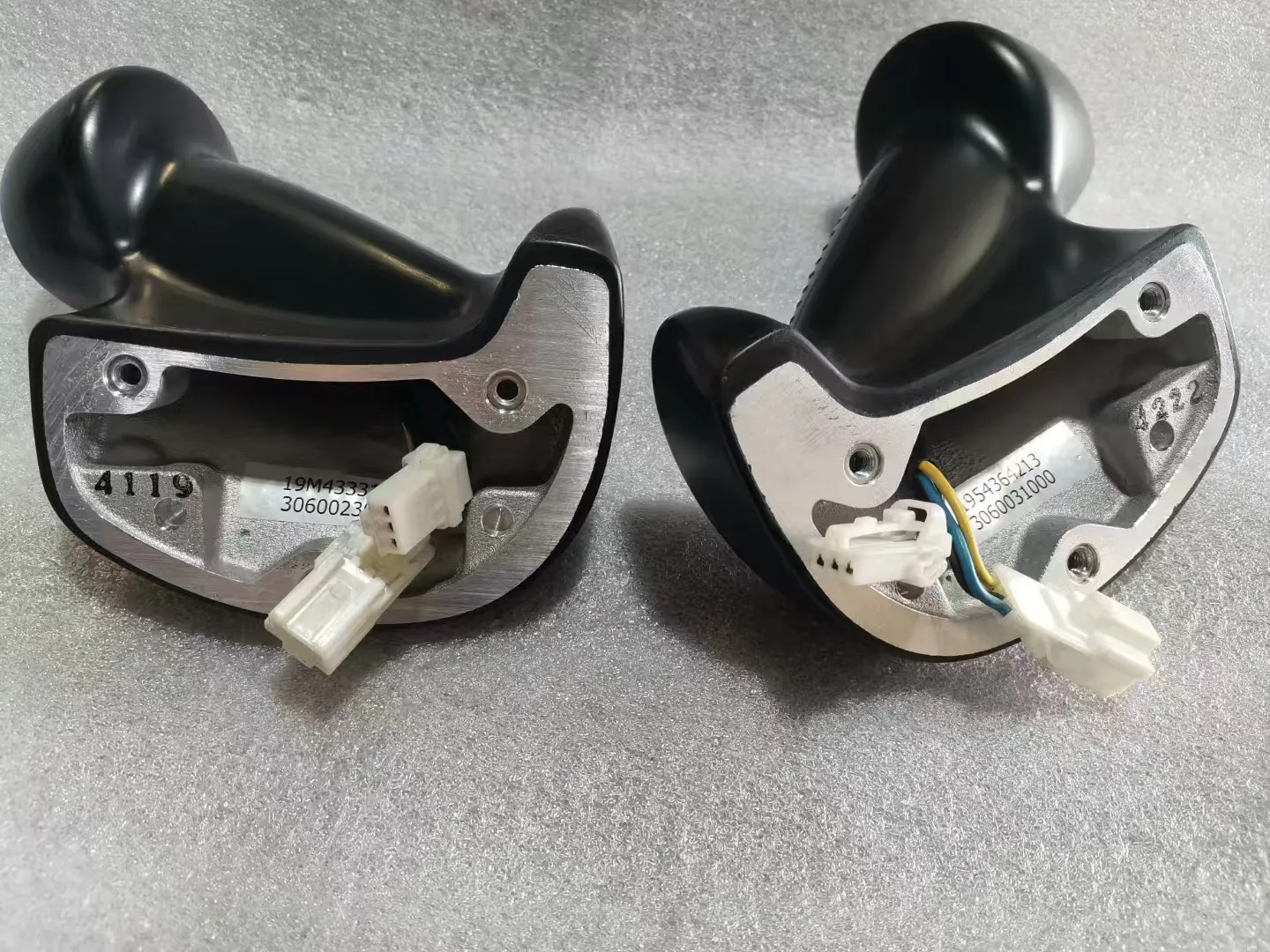 Оригинальная термоплавкая ручка для бульдозера Komatsu D39PX D85EX-15 D31PX-D37PX 19M-433-33110 19m-43-33111 Ручка для бульдозера Komatsu D39PX D85EX-15 D31PX-D37PX