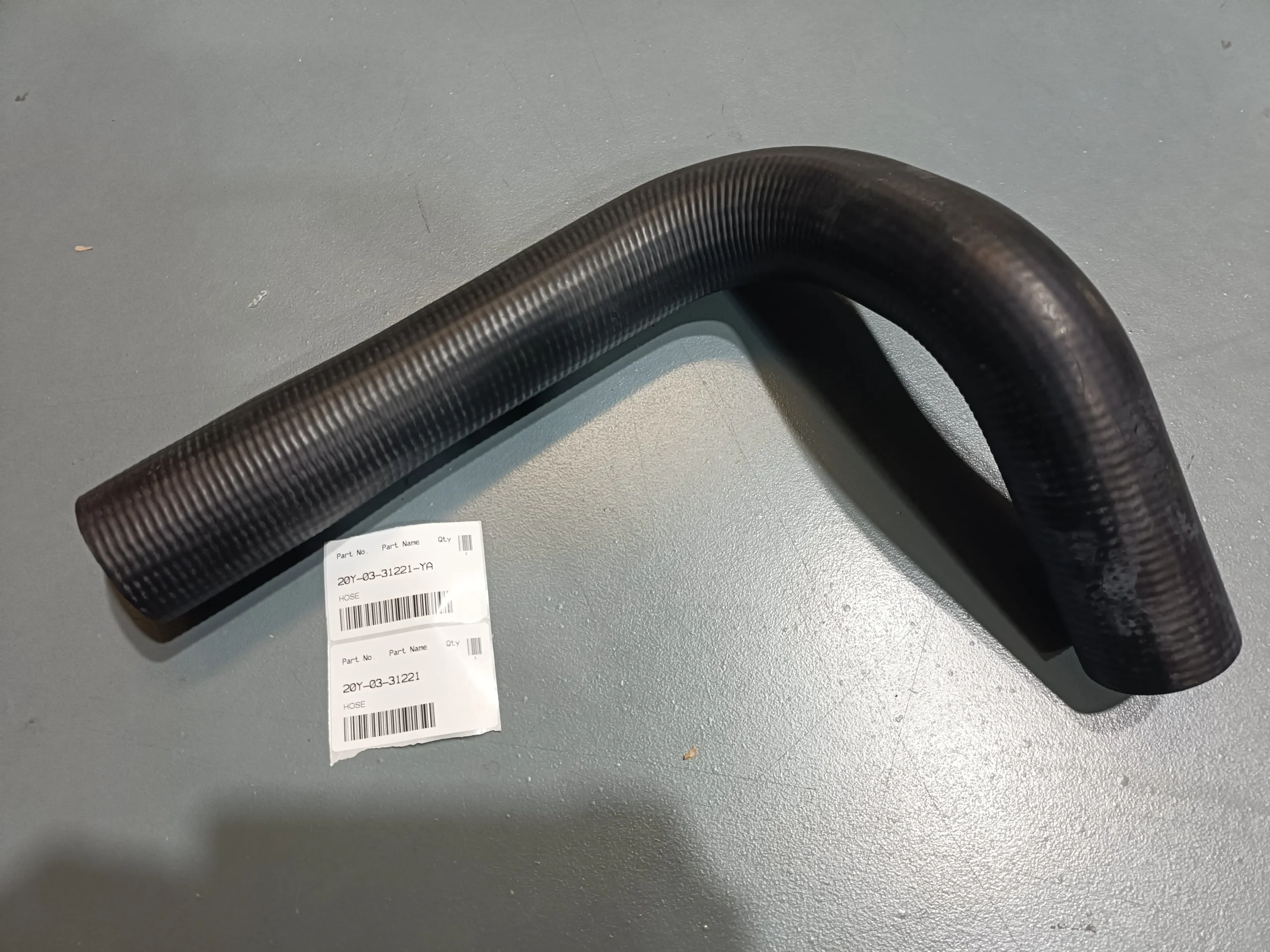 20Y-03-31221 Верхний водяной шланг Komatsu Надёжный