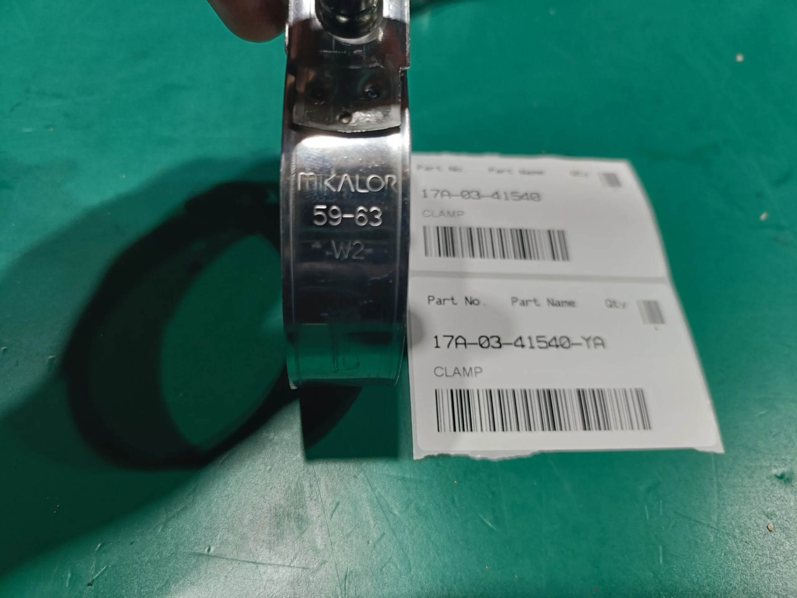 17A-03-41540  это зажим для техники Komatsu