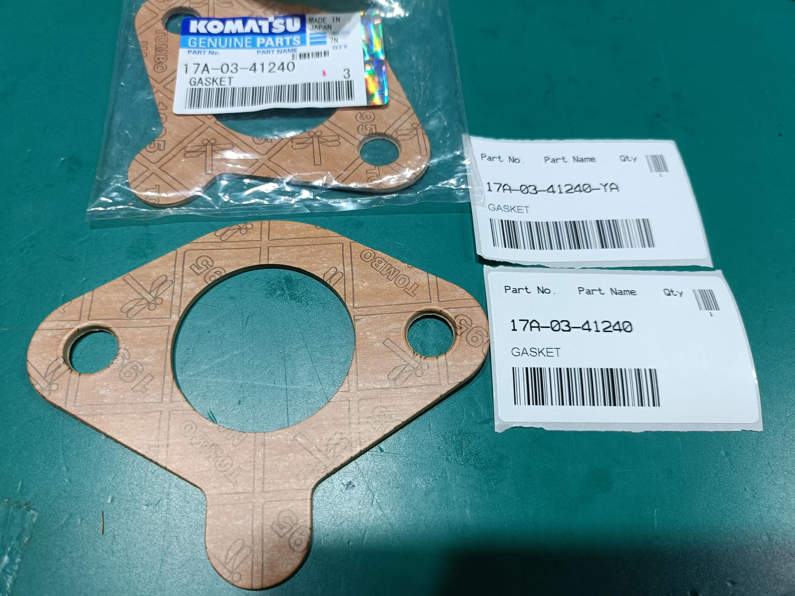 17A-03-41240  это прокладка для техники Komatsu