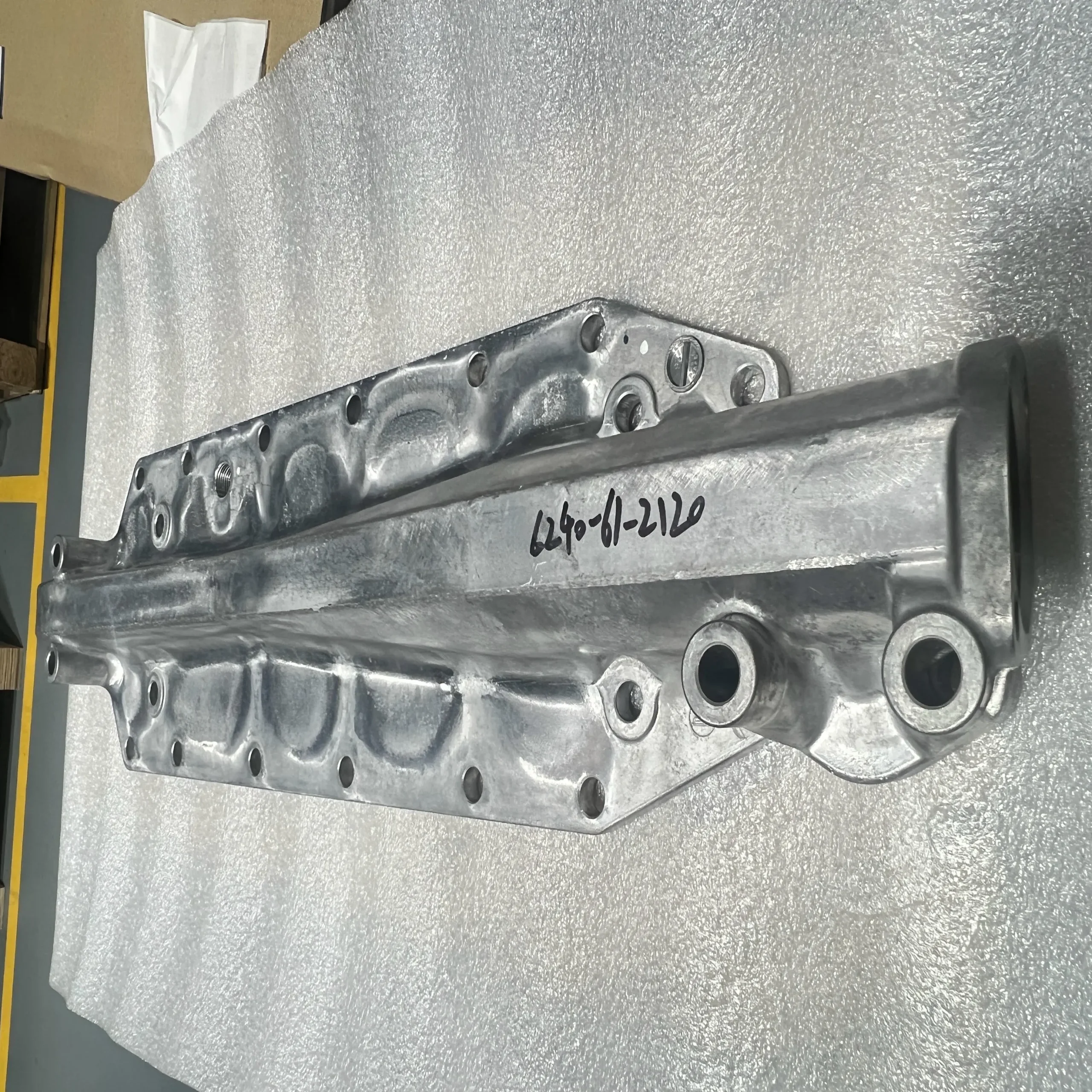 Оригинальная крышка масляного охладителя двигателя Komatsu HQ 6240 – 61 – 2120 для двигателя SA6D170E