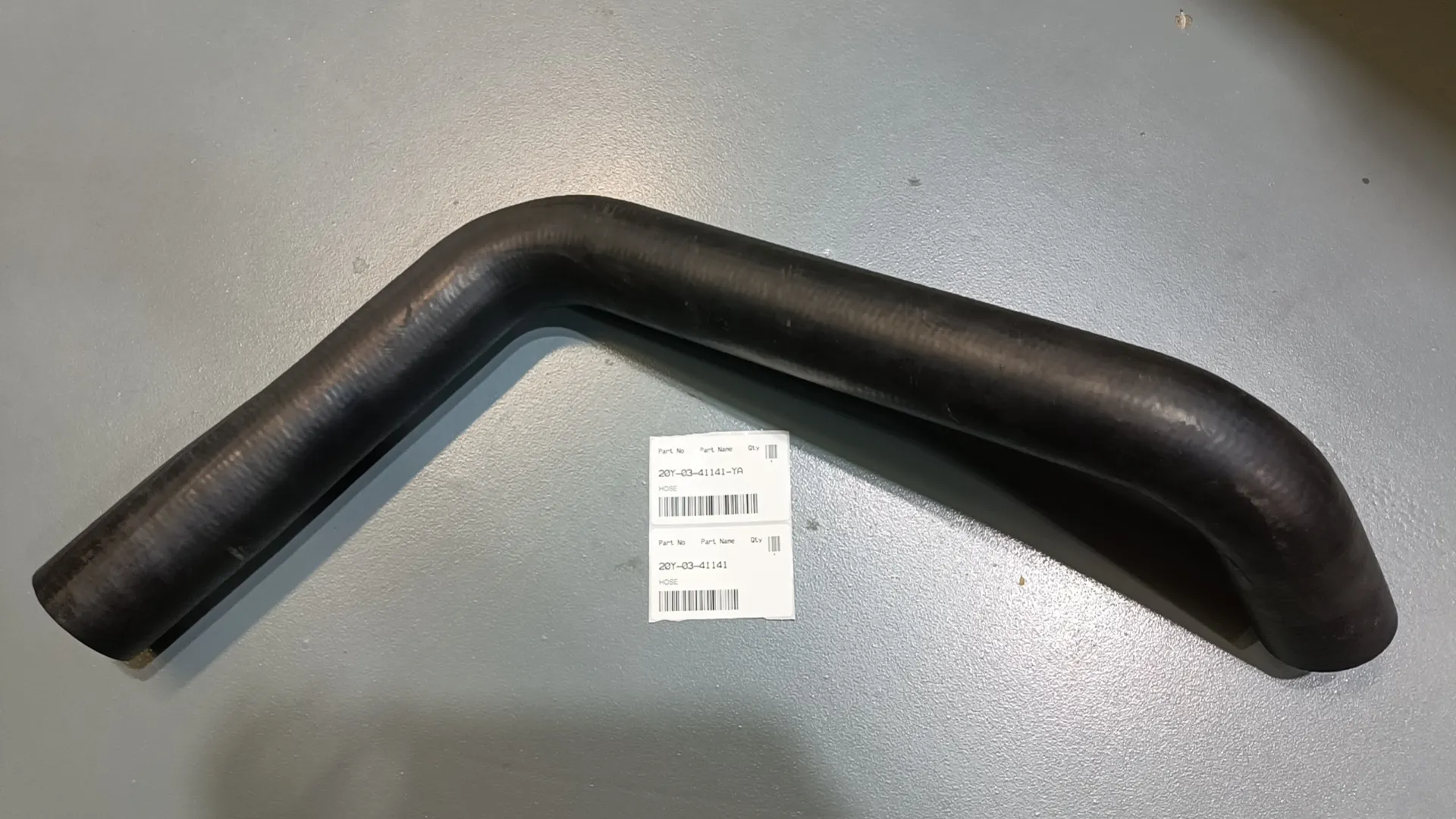 20Y-03-41141 Прочный верхний водяной шланг Komatsu