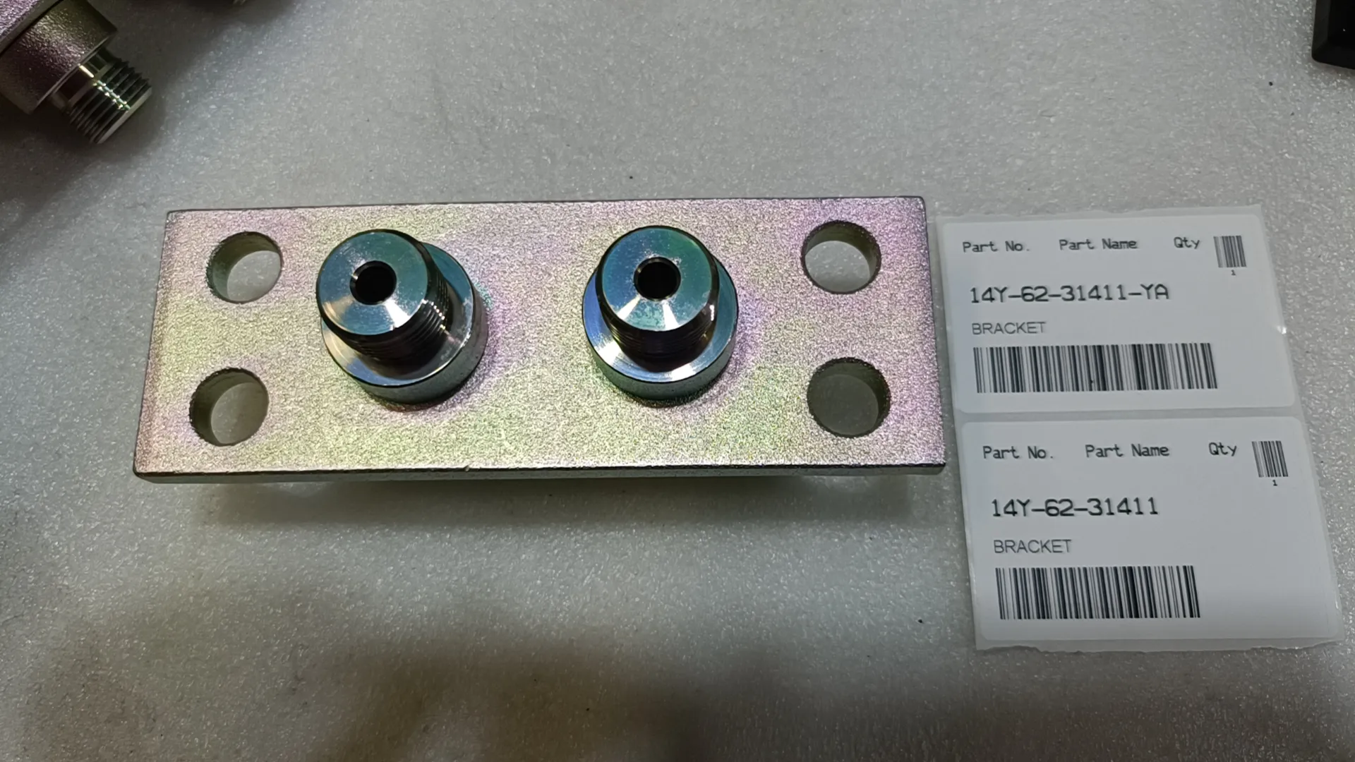 14Y-62-31411  это кронштейн для техники Komatsu.