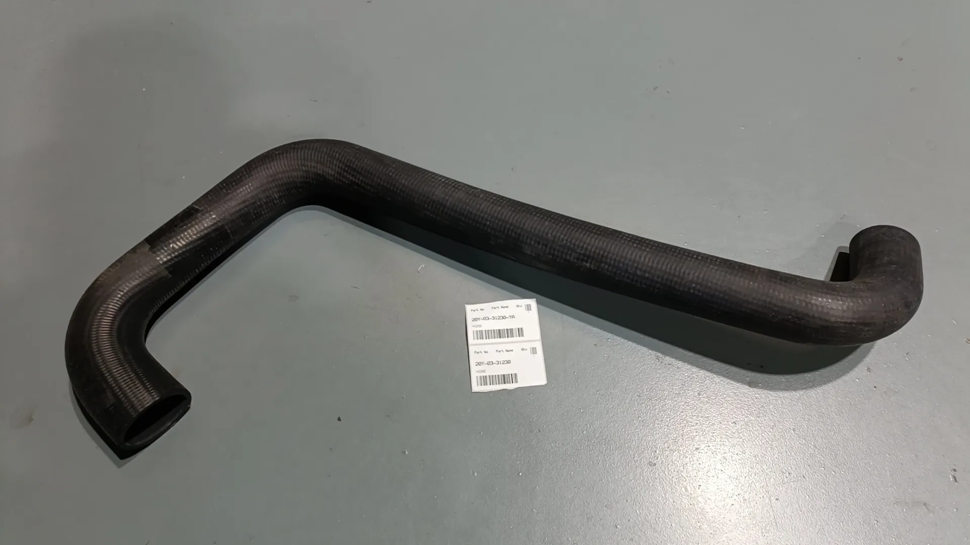 20Y-03-31230 Надёжный черный водяной шланг Komatsu