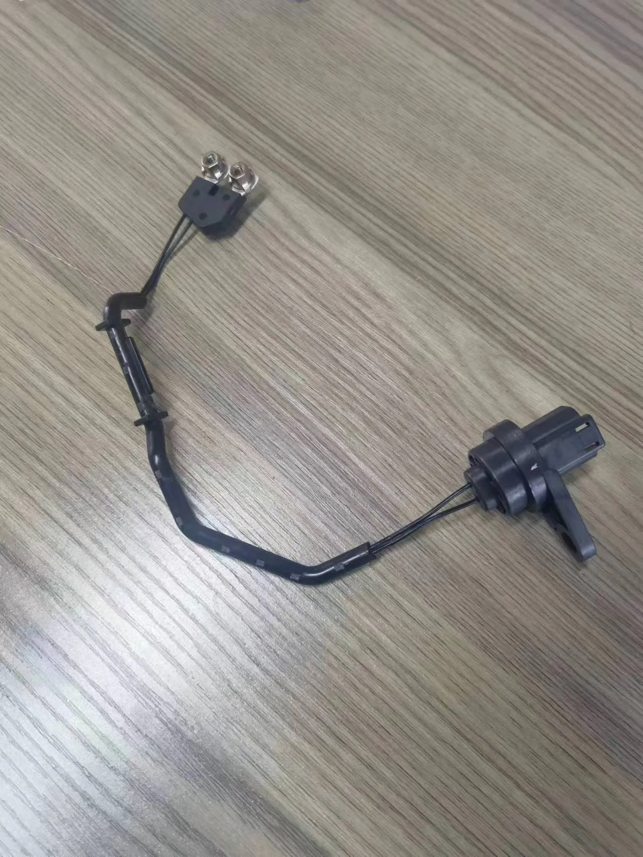 6156-81-9110 — это оригинальный жгут проводов, специально разработанный для обеспечения надежной работы двигателей Komatsu.