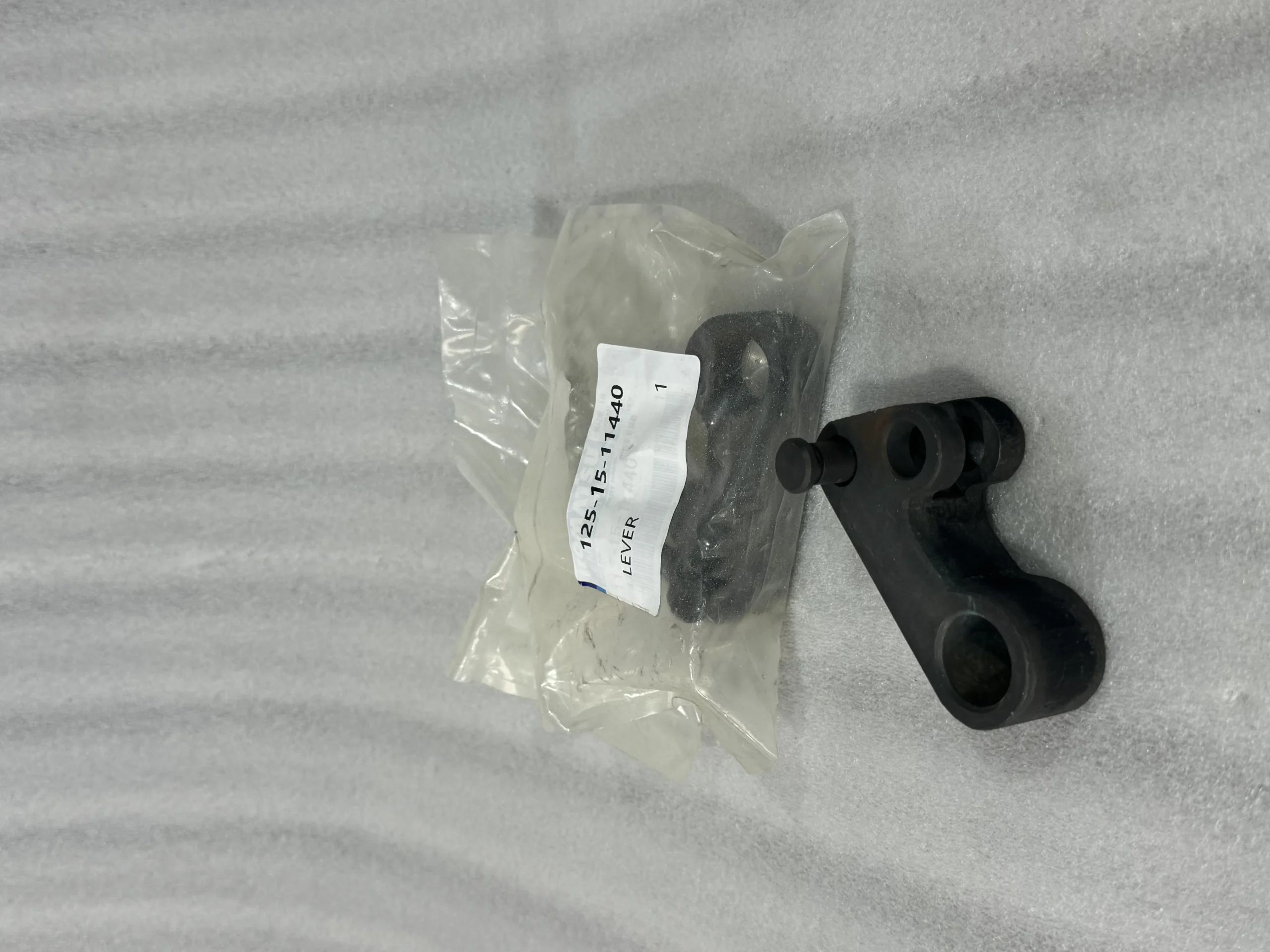 Оригинальный рычаг Komatsu 125 – 15 – 11440