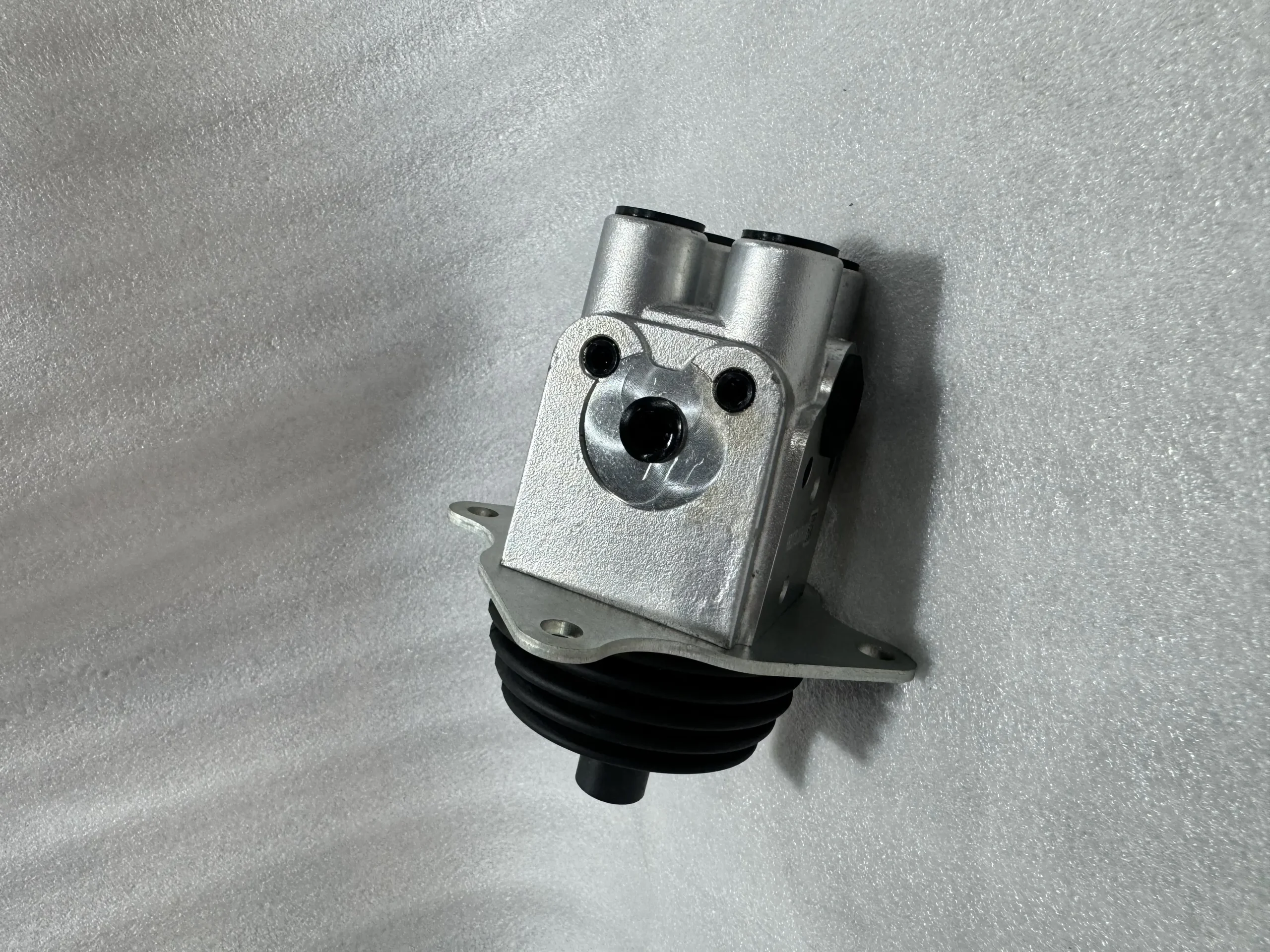 Оригинальный направляющий клапан Komatsu 702 – 16 – 03911