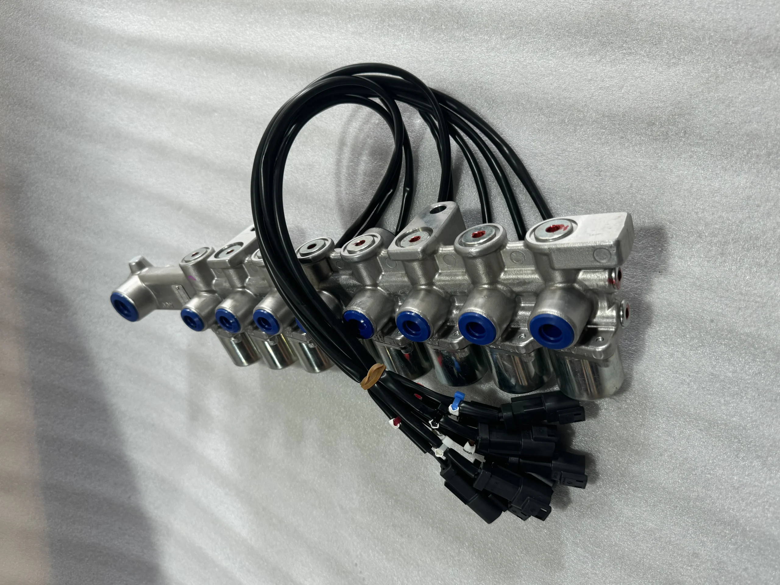 Оригинальный электромагнитный клапан Komatsu 209 – 60 – 41310