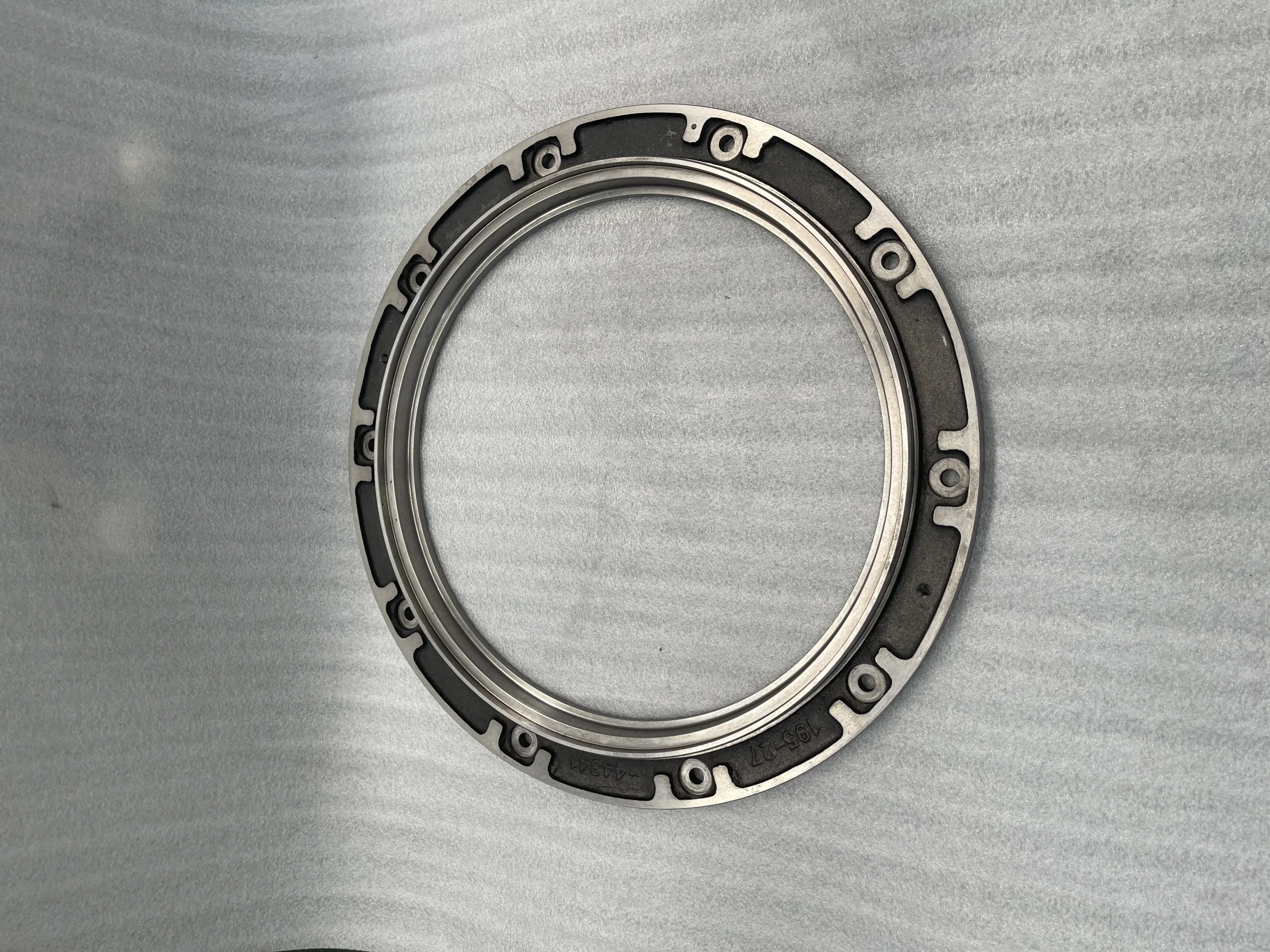 Оригинальная крышка Komatsu 195 – 27–44341