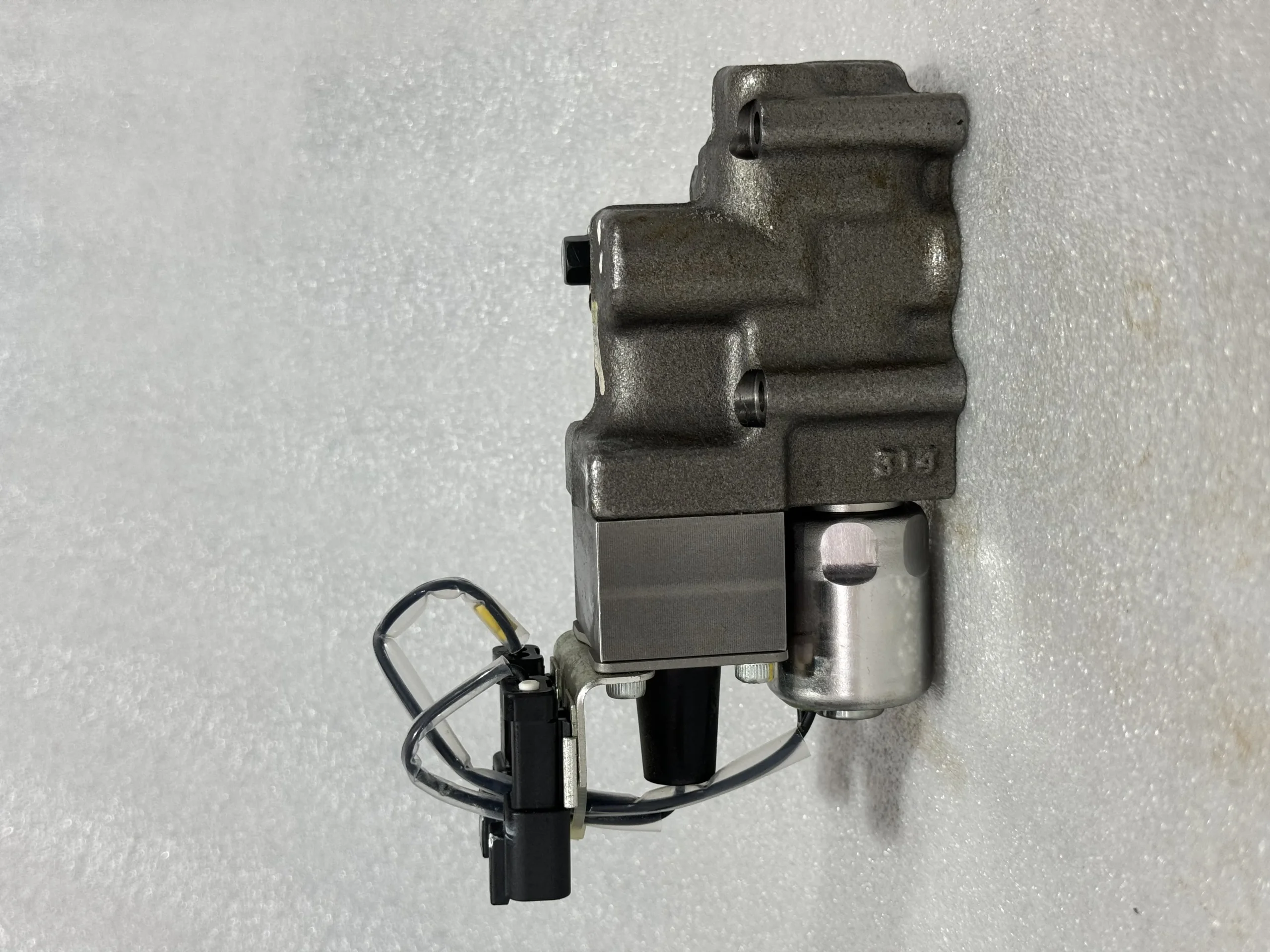 Оригинальные компоненты Komatsu 17M – 22 – 47964 Komatsu ECMV