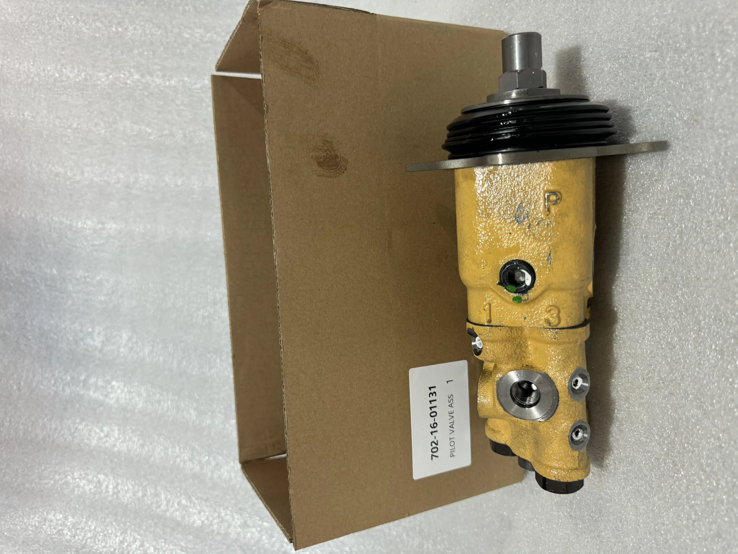 Оригинальный направляющий клапан Komatsu 702 – 16 – 01131