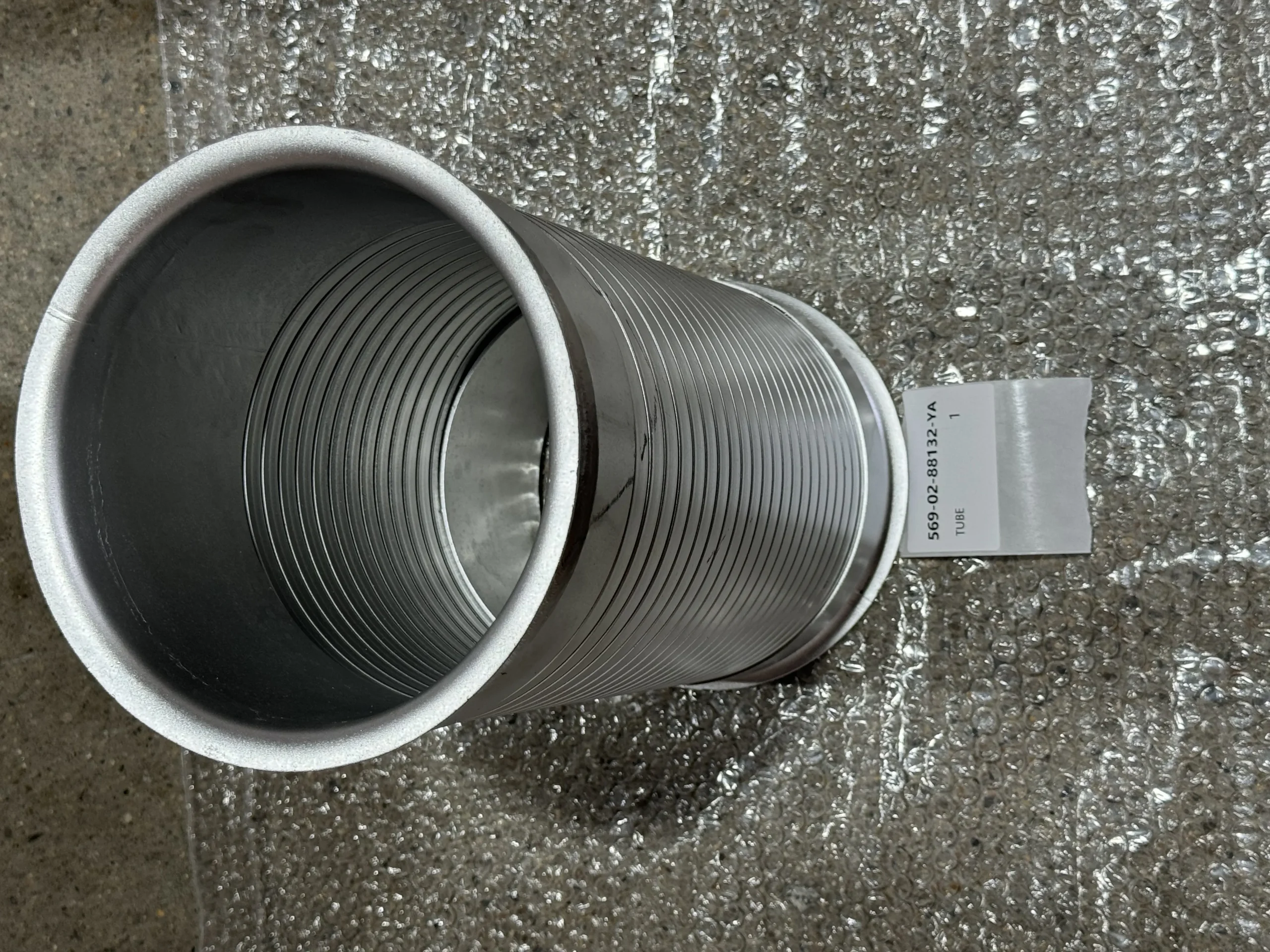 Твердые трубы Komatsu 569 – 02 – 88132