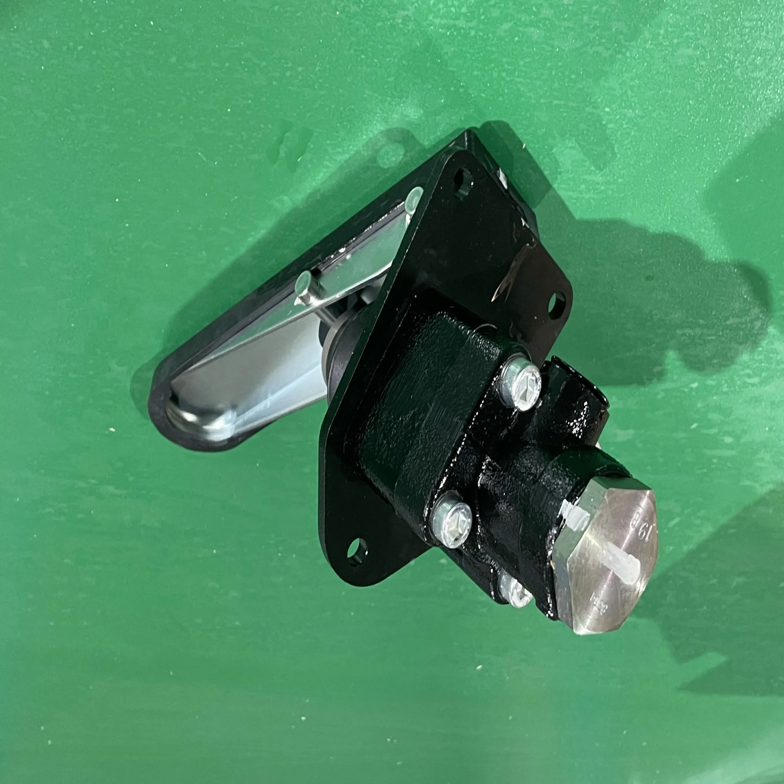 Оригинал Komatsu Тормозные клапаны 425 – 43 – 37200 для Komatsu WA500 – 3