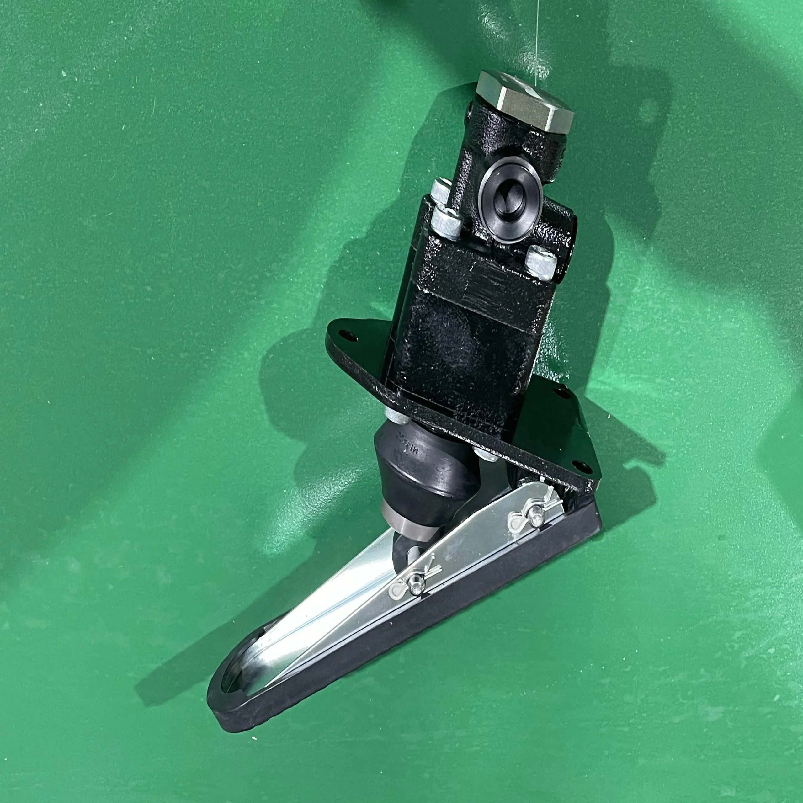 Оригинал Komatsu Тормозные клапаны 425 – 43 – 37200 для Komatsu WA500 – 3