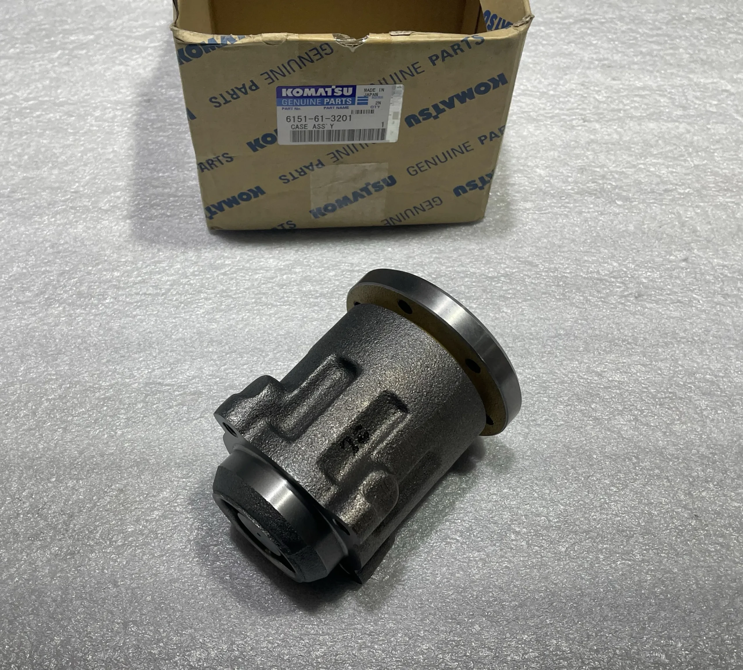 Оригинальные детали двигателя CASE ASSY FAN DRIVE 6151 – 61 – 3201