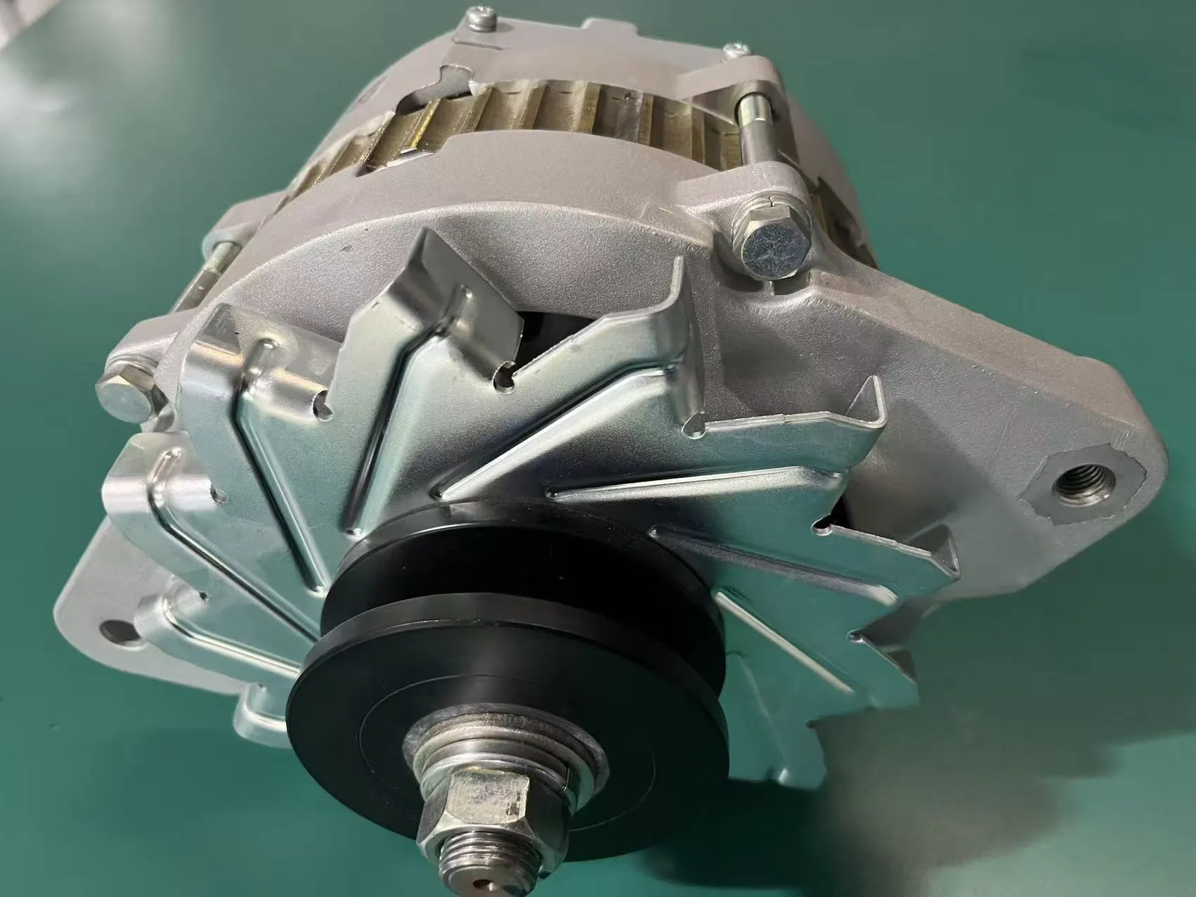 Оригинальный тепловой распределительный генератор переменного тока Komatsu 600 – 825 – 9332