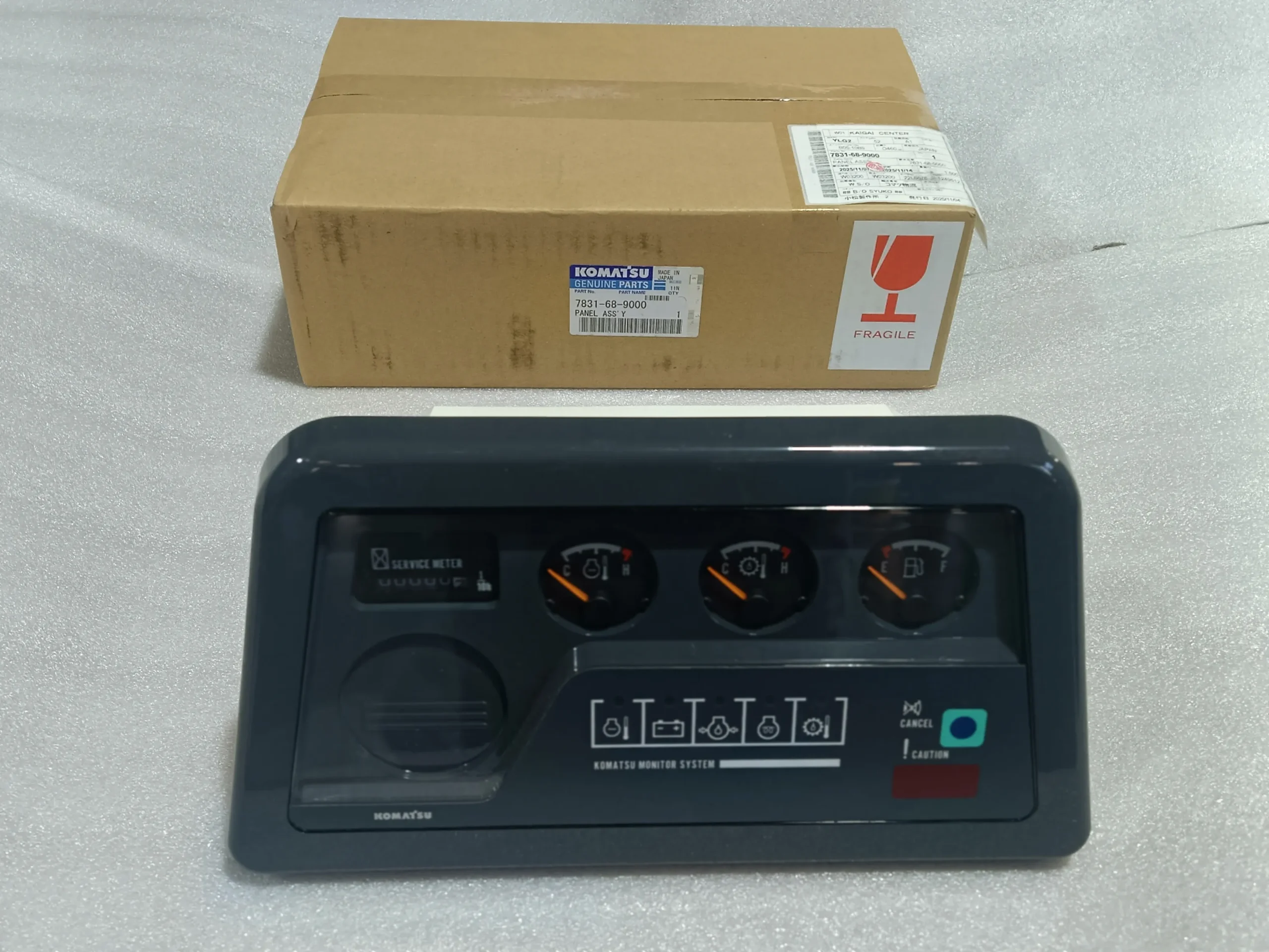 Компоненты оригинальных панелей Komatsu 7831 – 68 – 9000