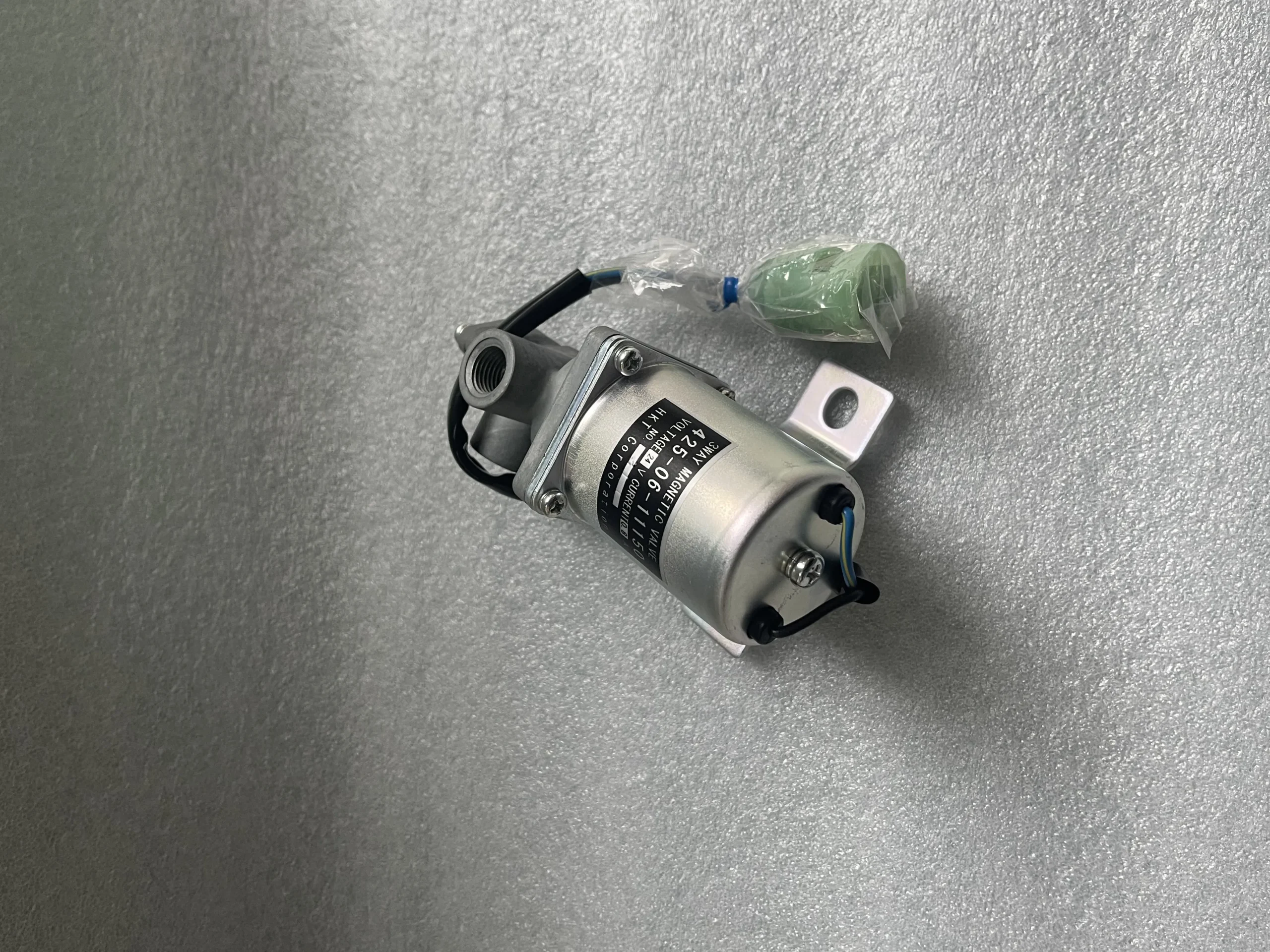 Комацу клапан соленоидный 425-06-11150